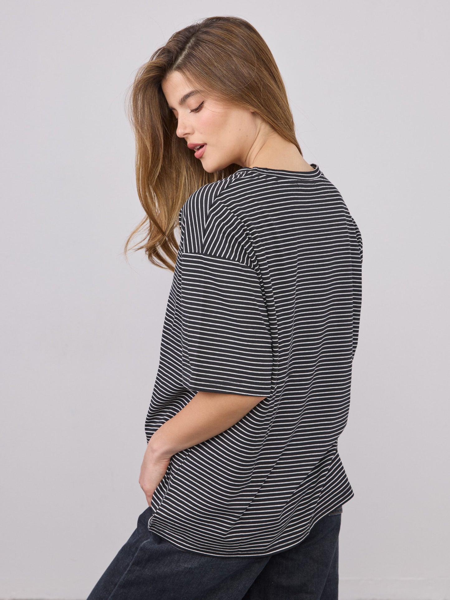 טישירט אוברסייז פסים ארלו | שחור