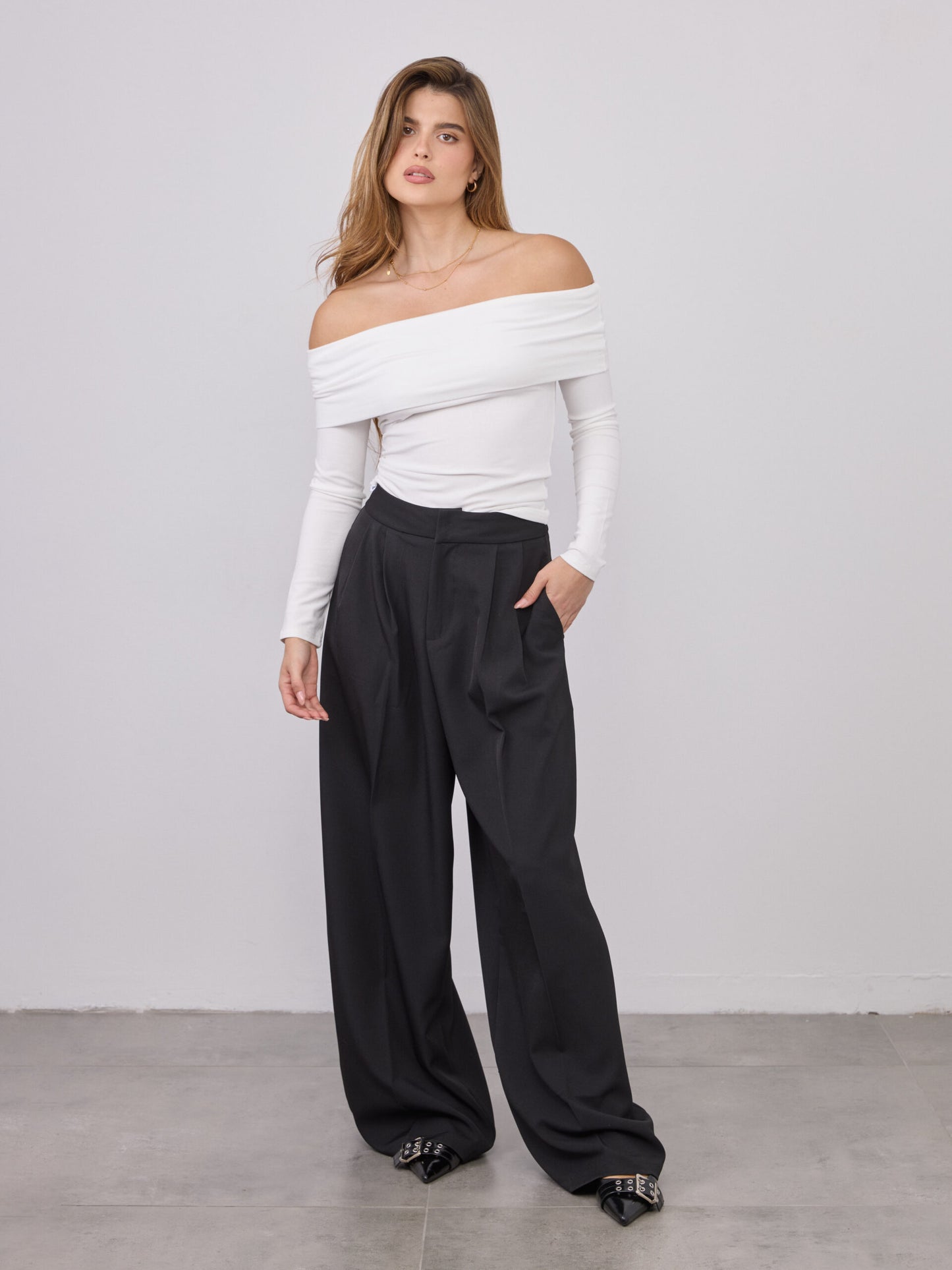 מכנסיים מחוייטים מיק | שחור