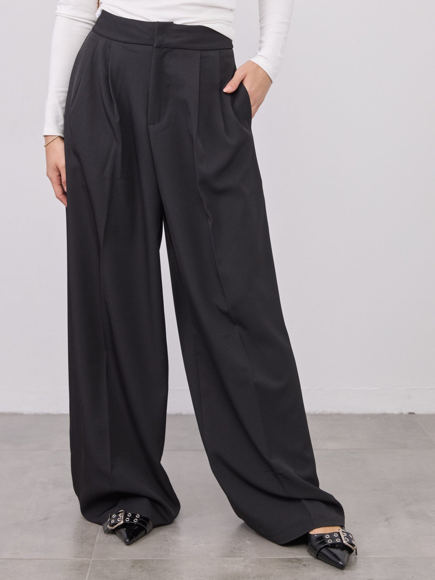 מכנסיים מחוייטים מיק | שחור