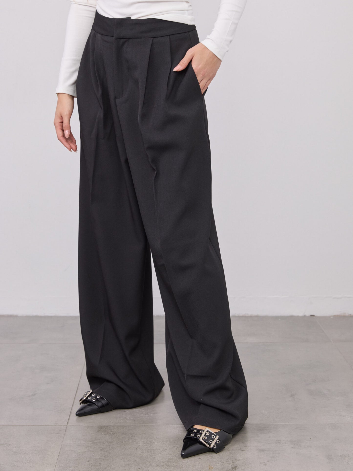 מכנסיים מחוייטים מיק | שחור