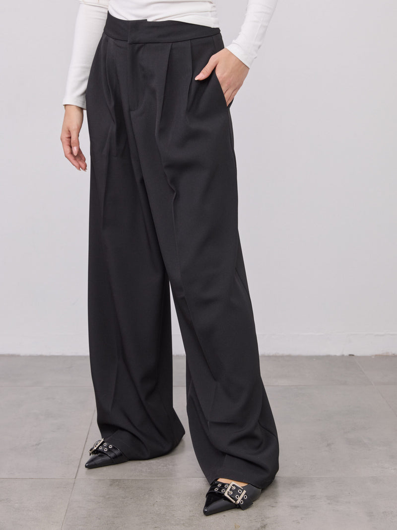 מכנסיים מחוייטים מיק | שחור