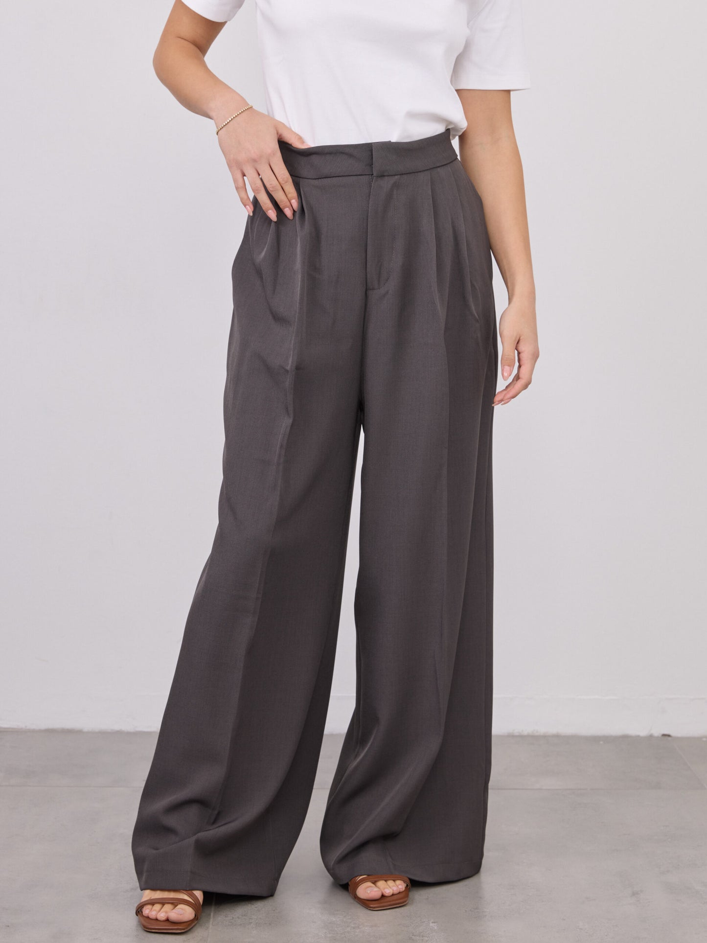 מכנסיים מחוייטים מיק | אפור