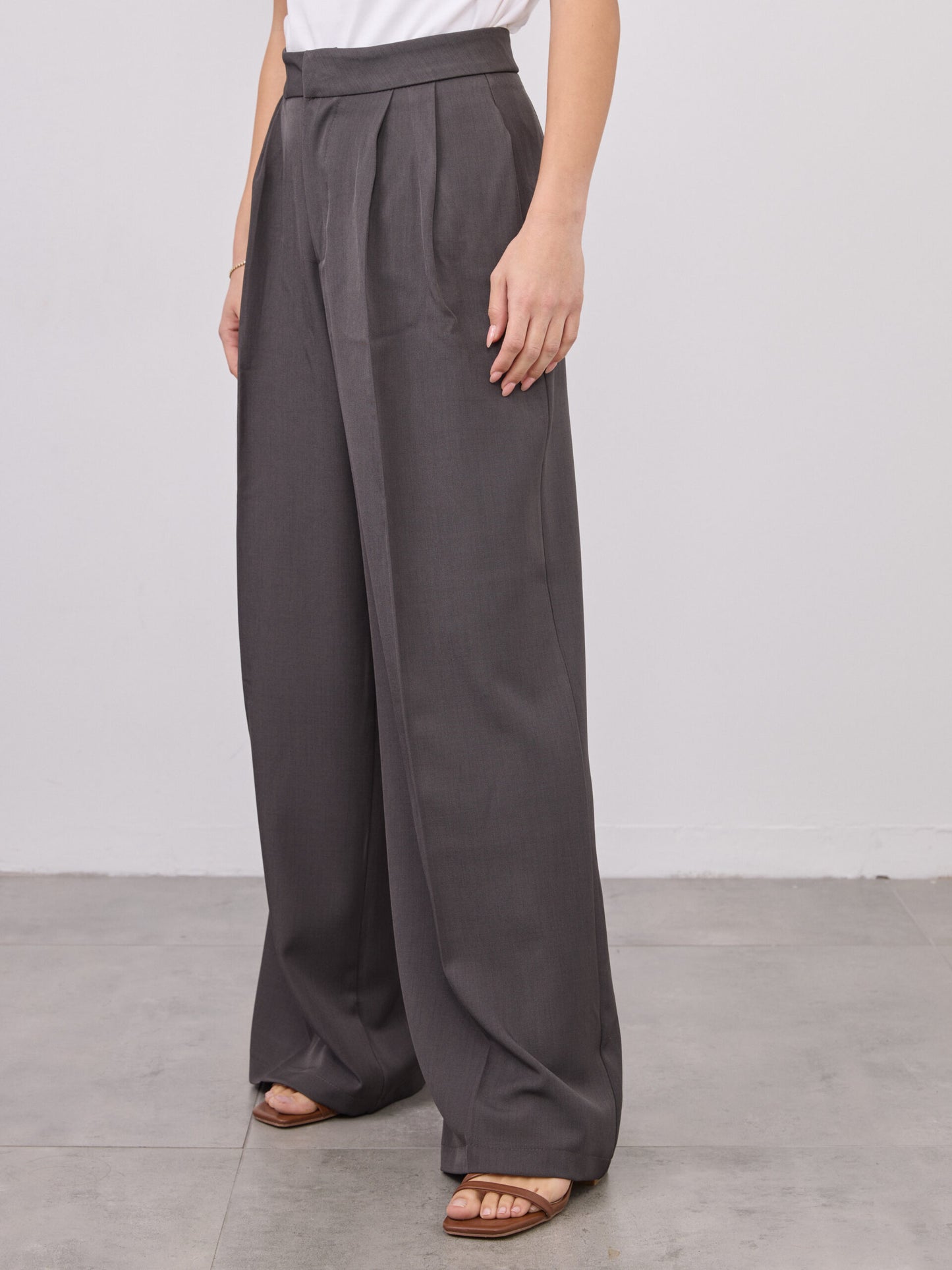 מכנסיים מחוייטים מיק | אפור