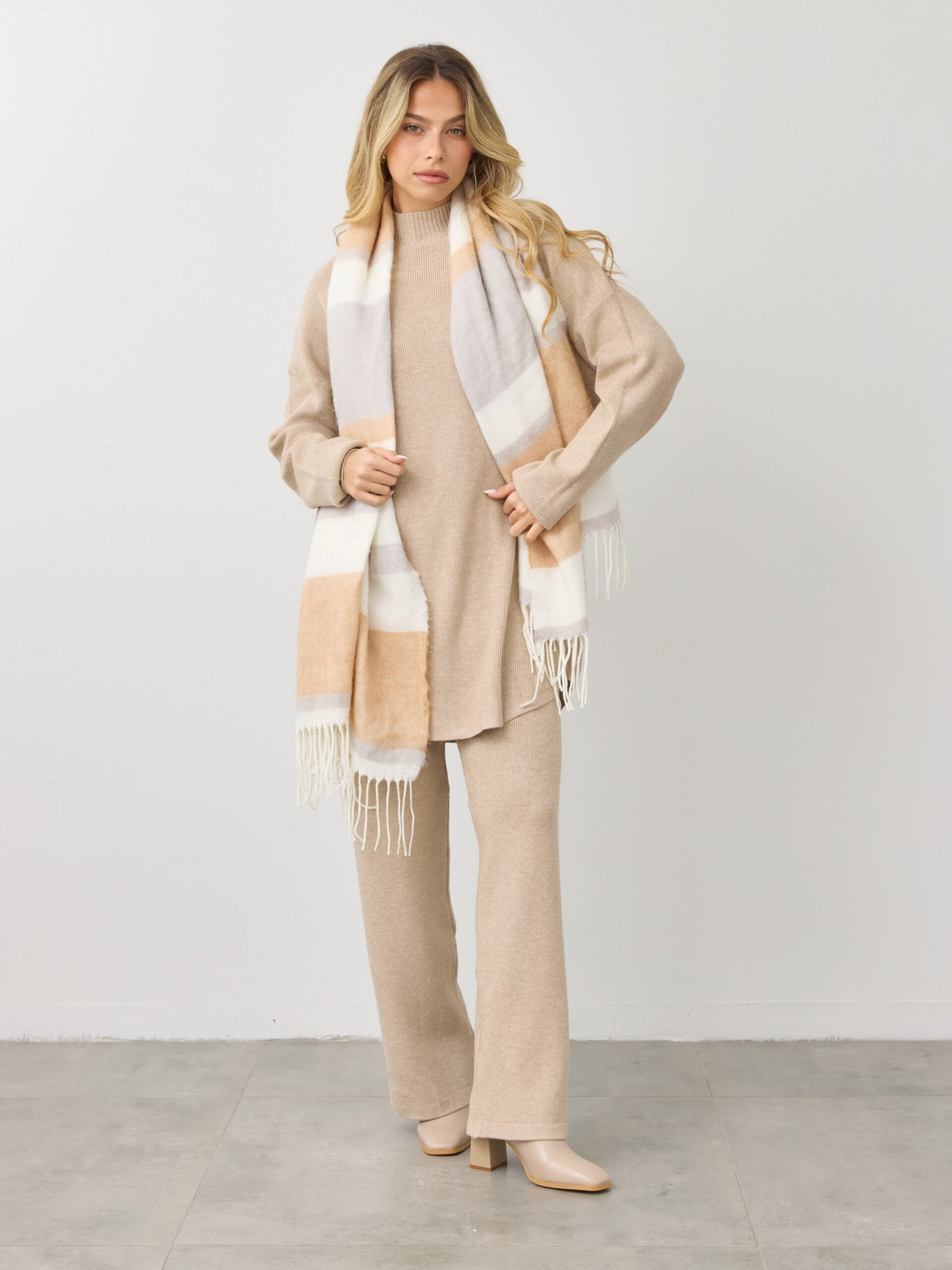 חליפת סריג  ביילי | בז'