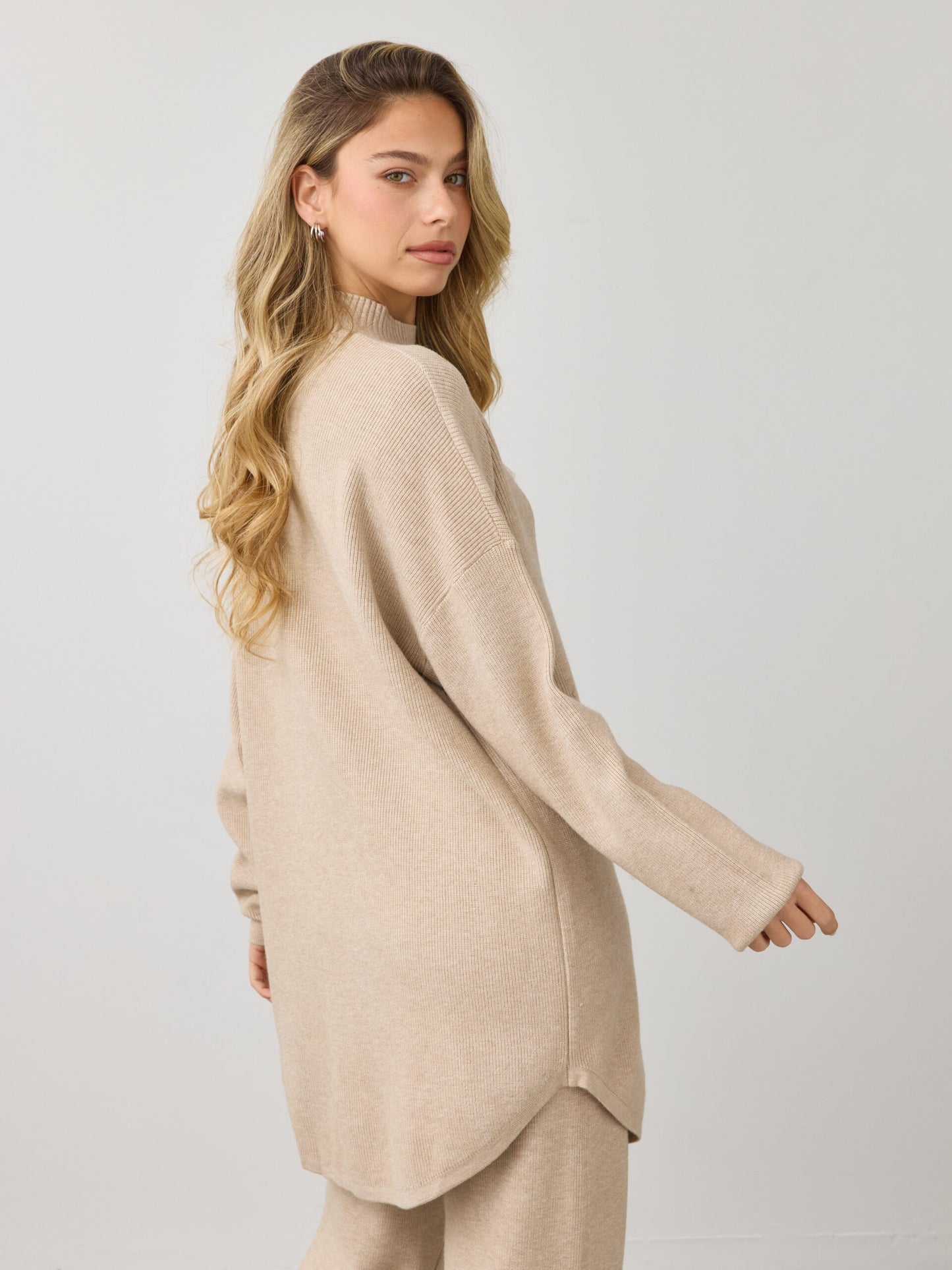 חליפת סריג  ביילי | בז'