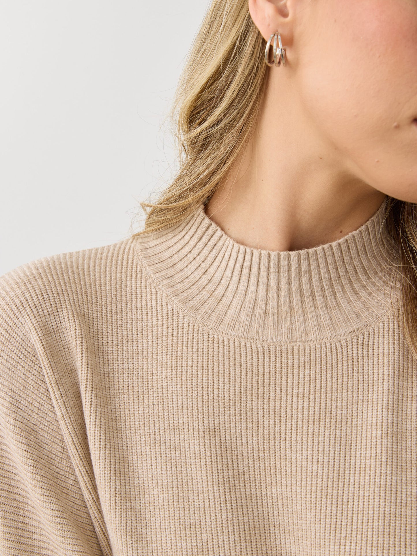 חליפת סריג  ביילי | בז'