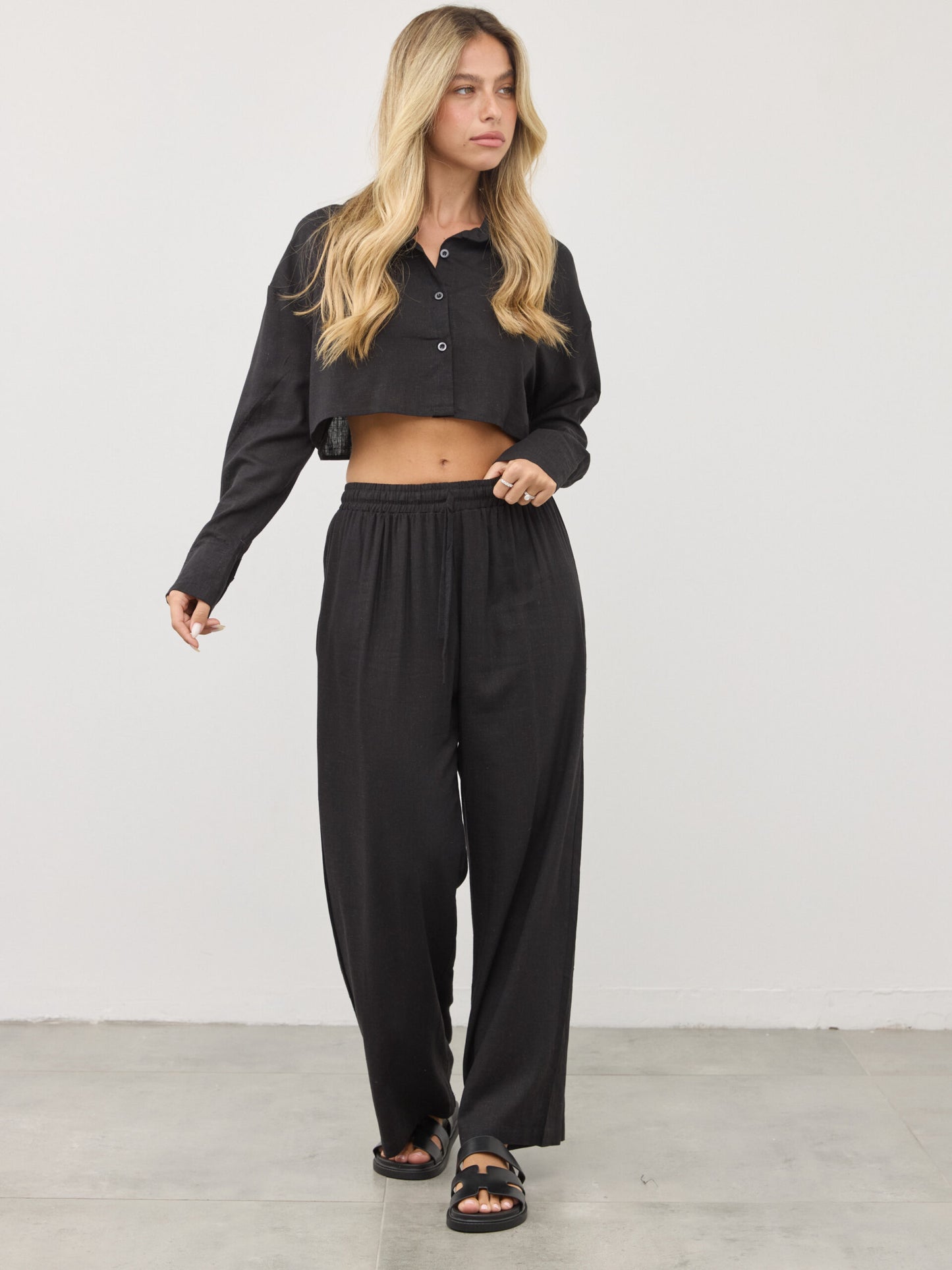 חולצת קרופ נלה | שחור