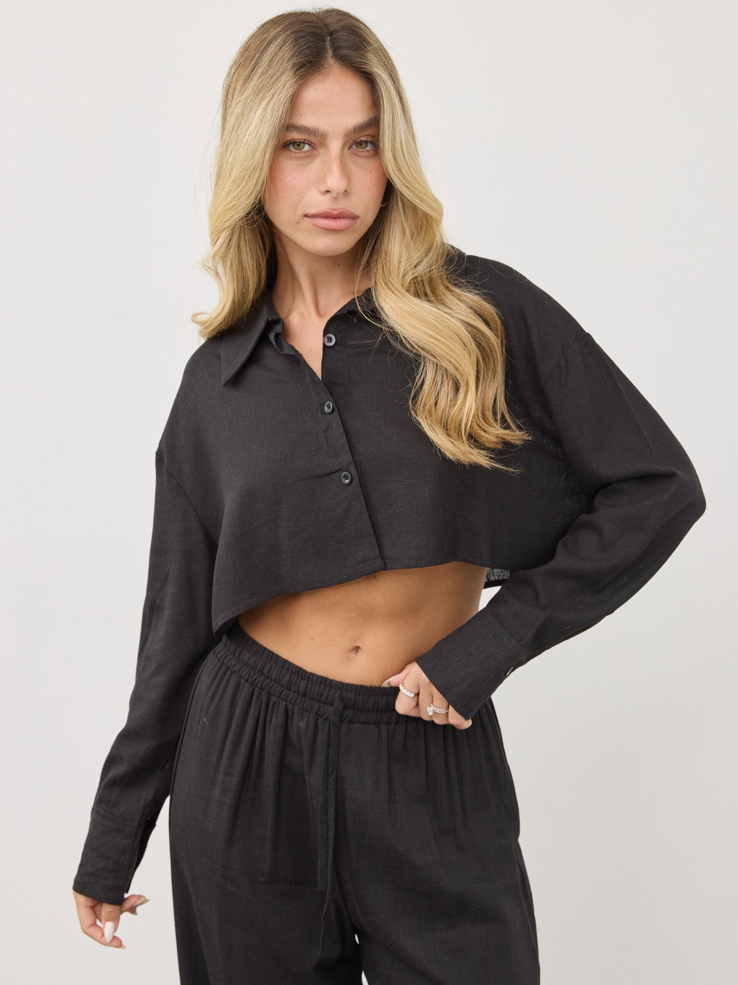 חולצת קרופ נלה | שחור