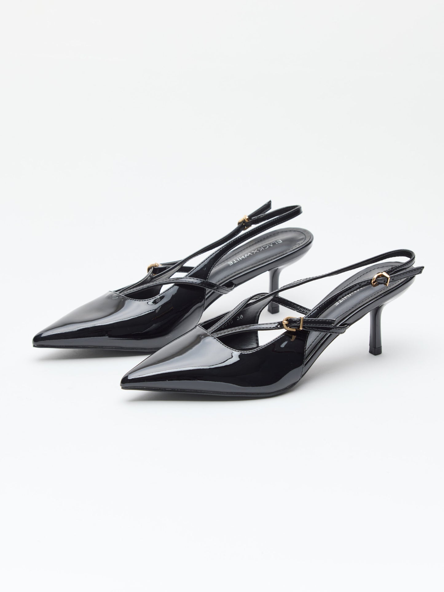 נעלי עקב רצועות שפיץ בלה | שחור לק