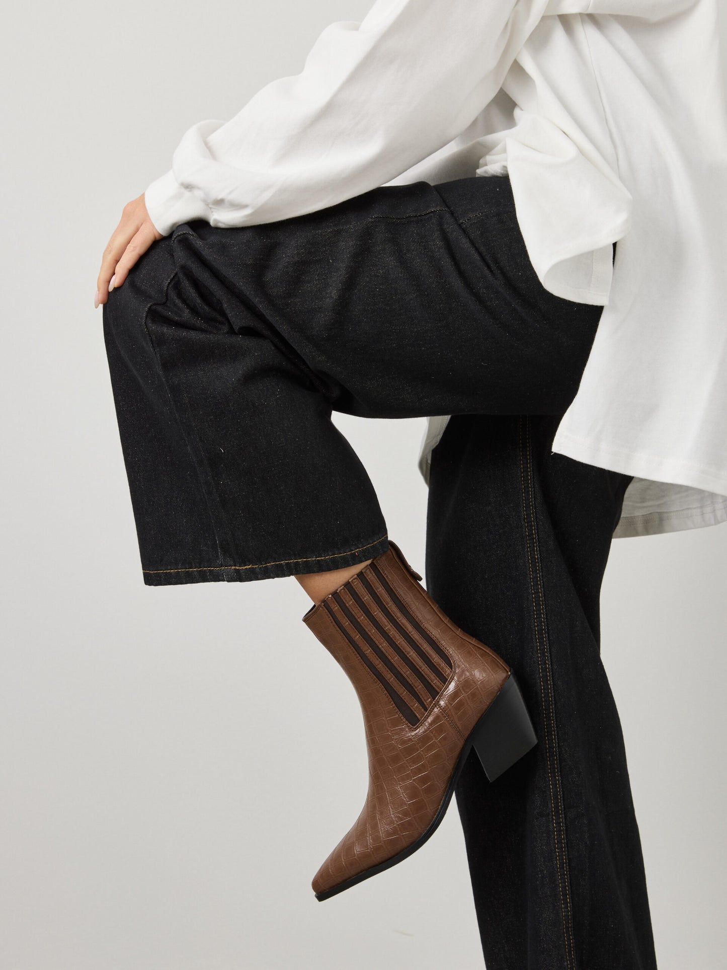 מגפוני עקב שפיץ טינה | חום קרוקו