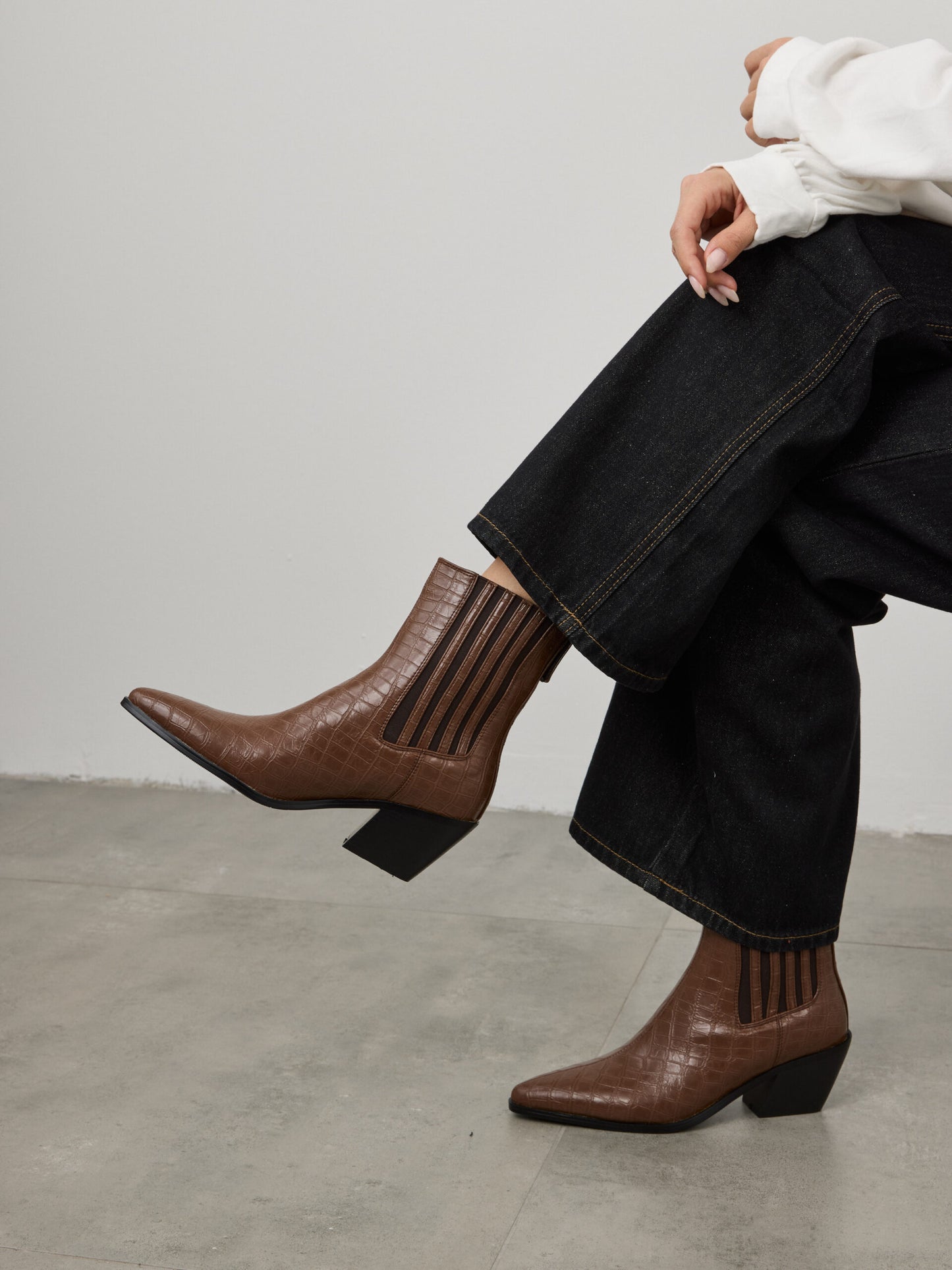 מגפוני עקב שפיץ טינה | חום קרוקו