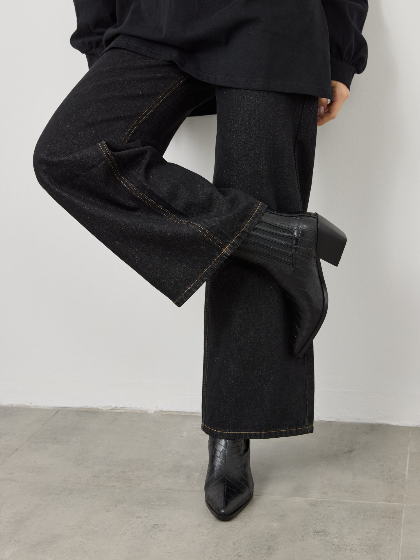 מגפוני עקב שפיץ טינה | שחור קרוקו