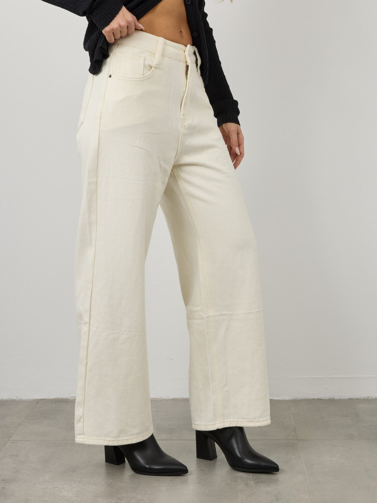 מכנסי ג'ינס ארוכים בליין | בז'