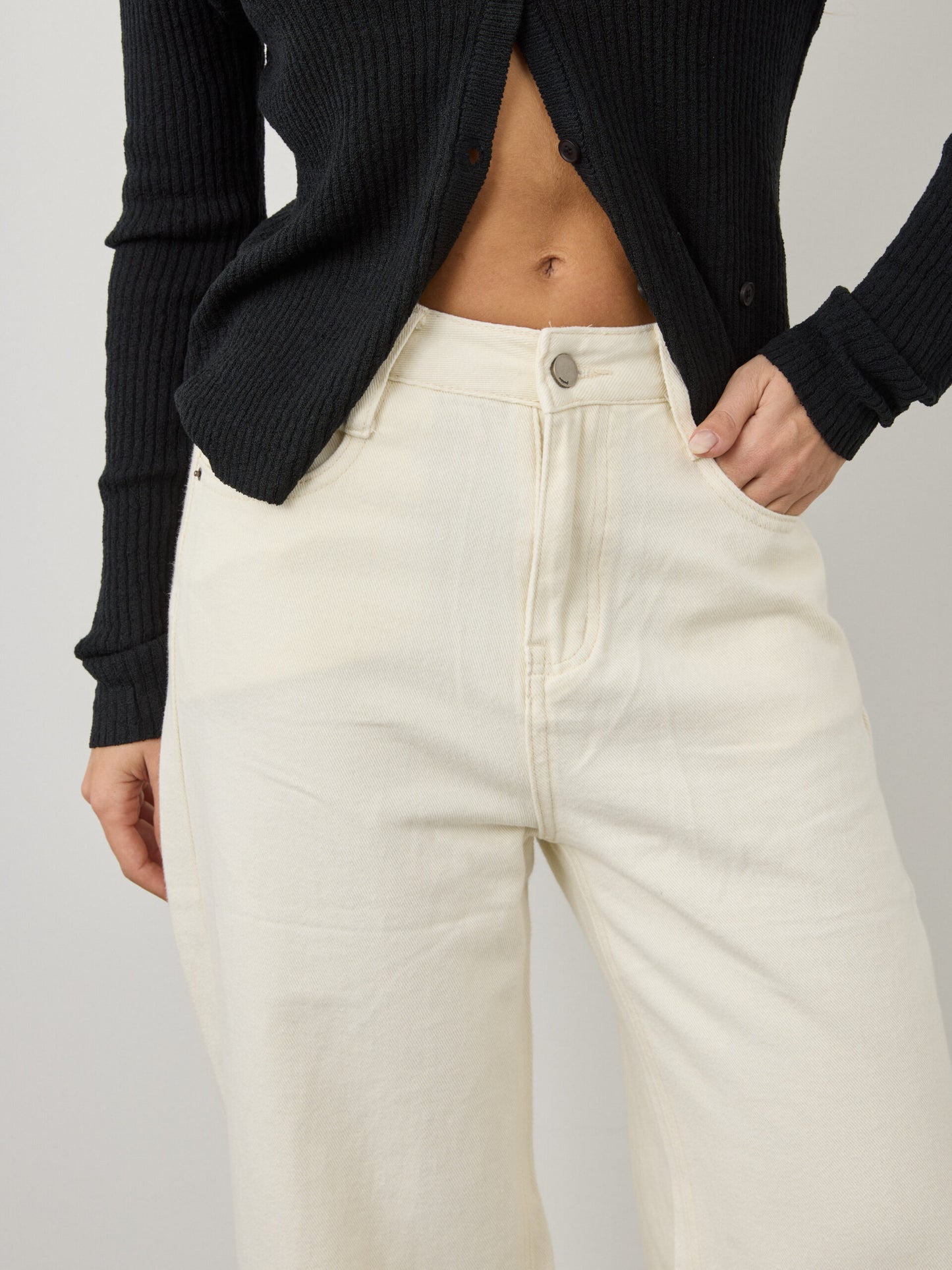 מכנסי ג'ינס ארוכים בליין | בז'