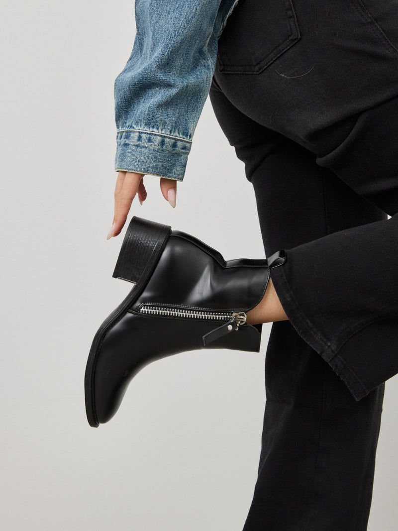 מגפוני עקב ריינה | שחור