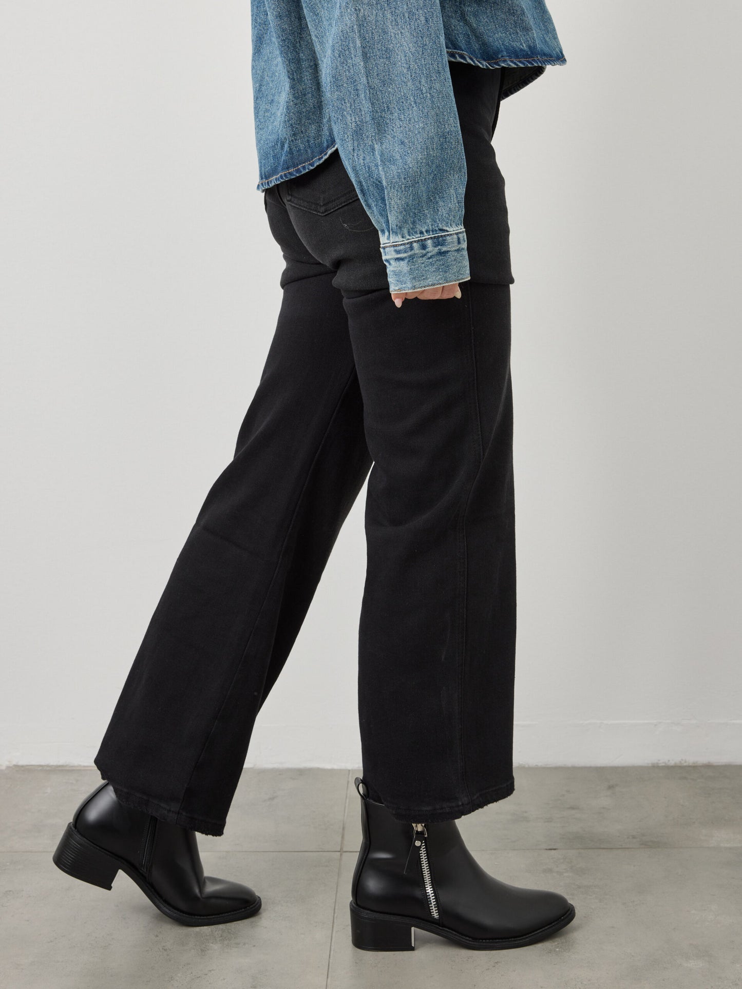 מגפוני עקב ריינה | שחור