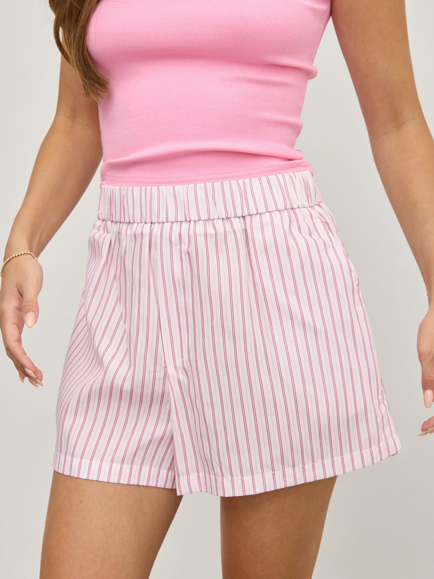 מכנסיים קצרים פסים פולי | ורוד