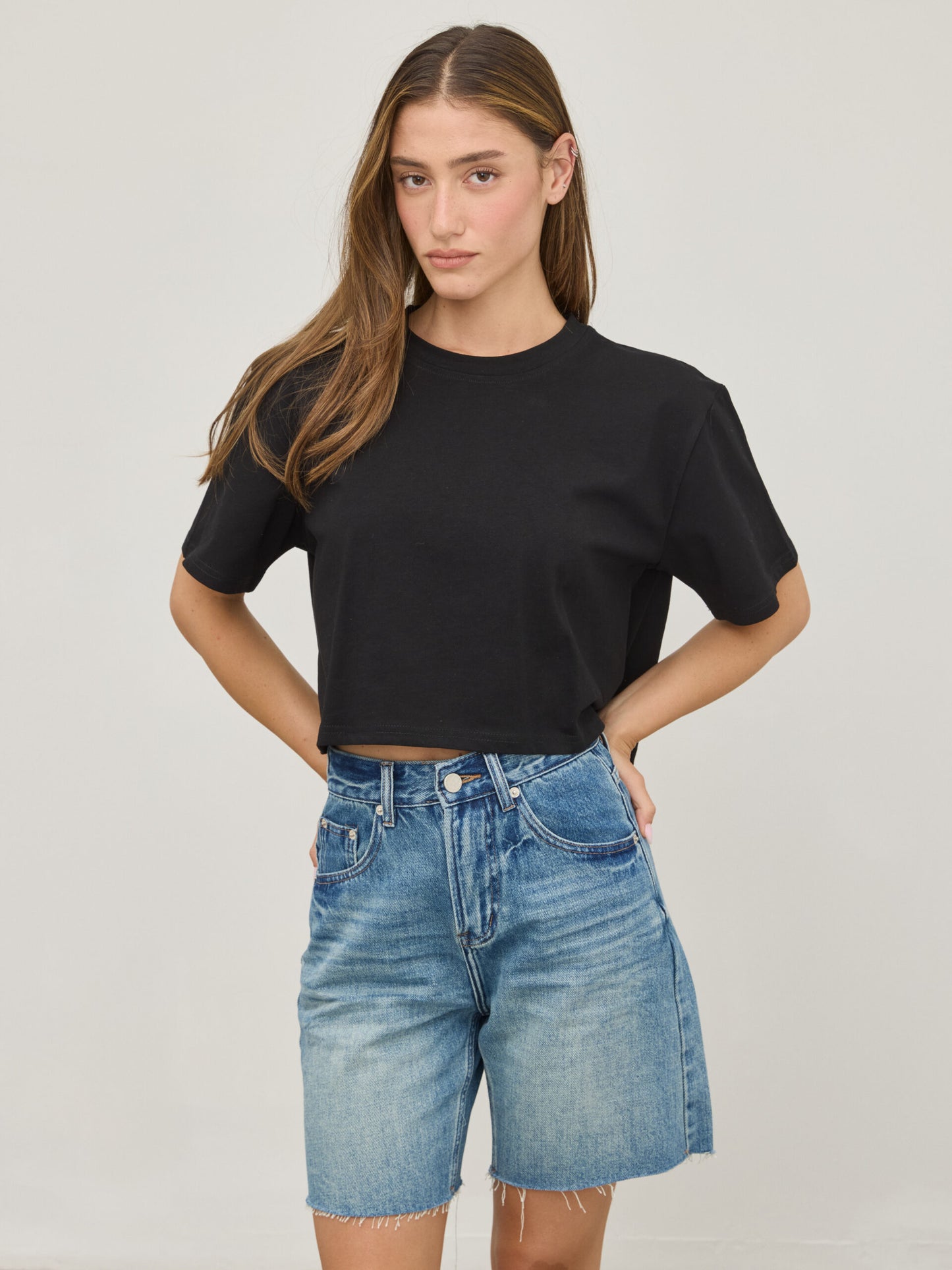 טישירט קרופ בייסיק סיריל | שחור