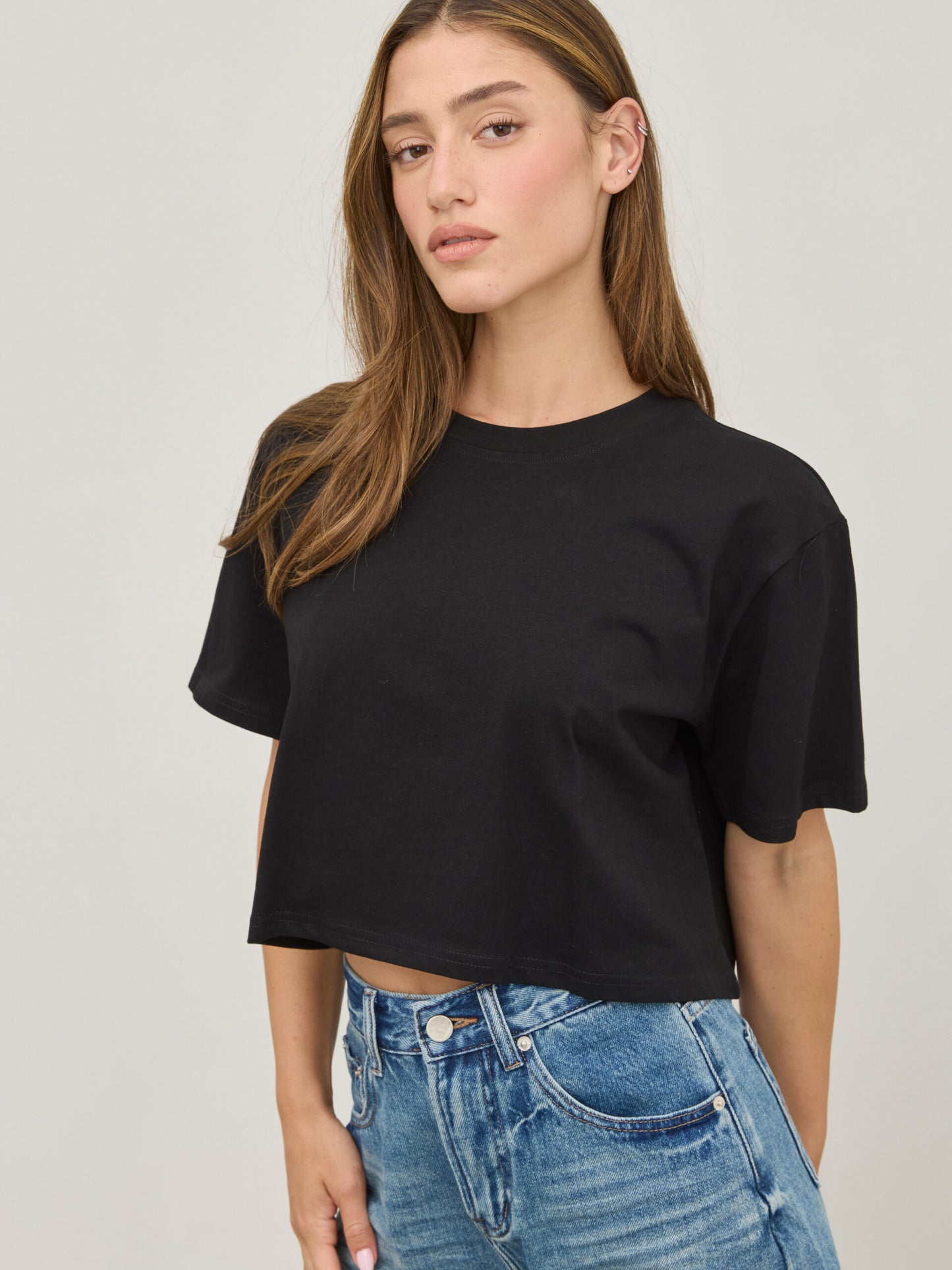 טישירט קרופ בייסיק סיריל | שחור