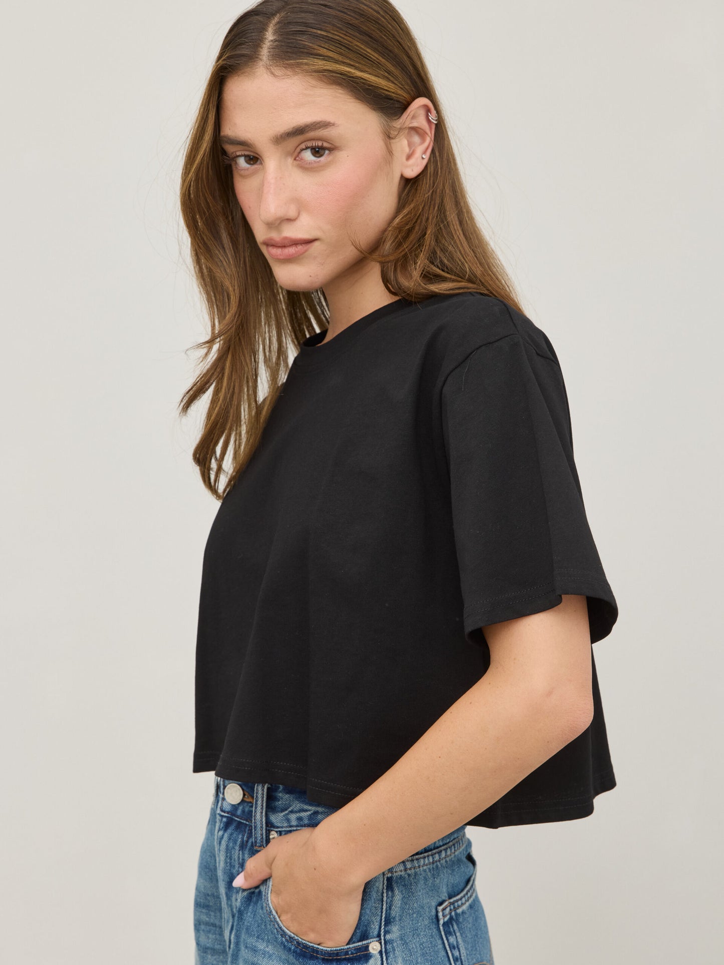 טישירט קרופ בייסיק סיריל | שחור