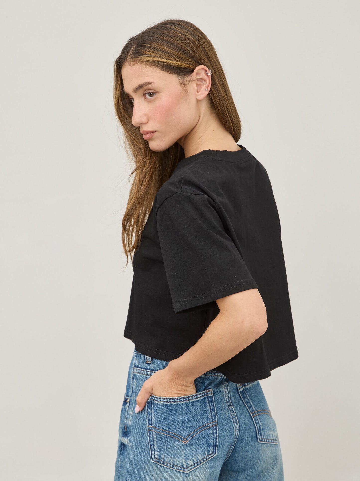 טישירט קרופ בייסיק סיריל | שחור