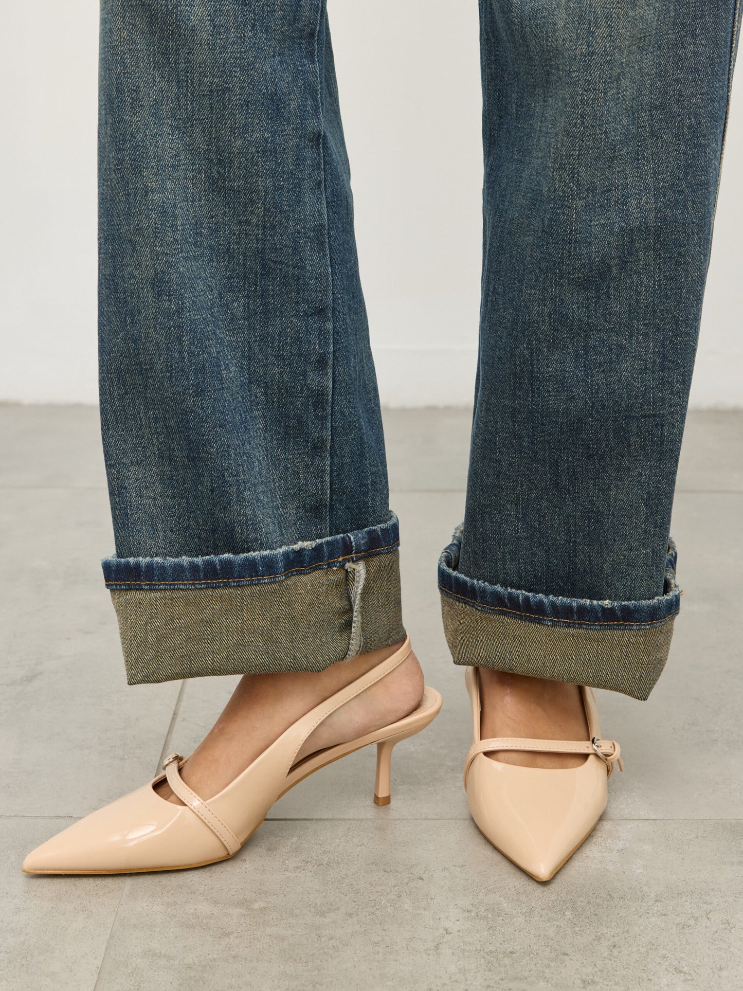 נעלי עקב שפיץ סנדי | בז' לק