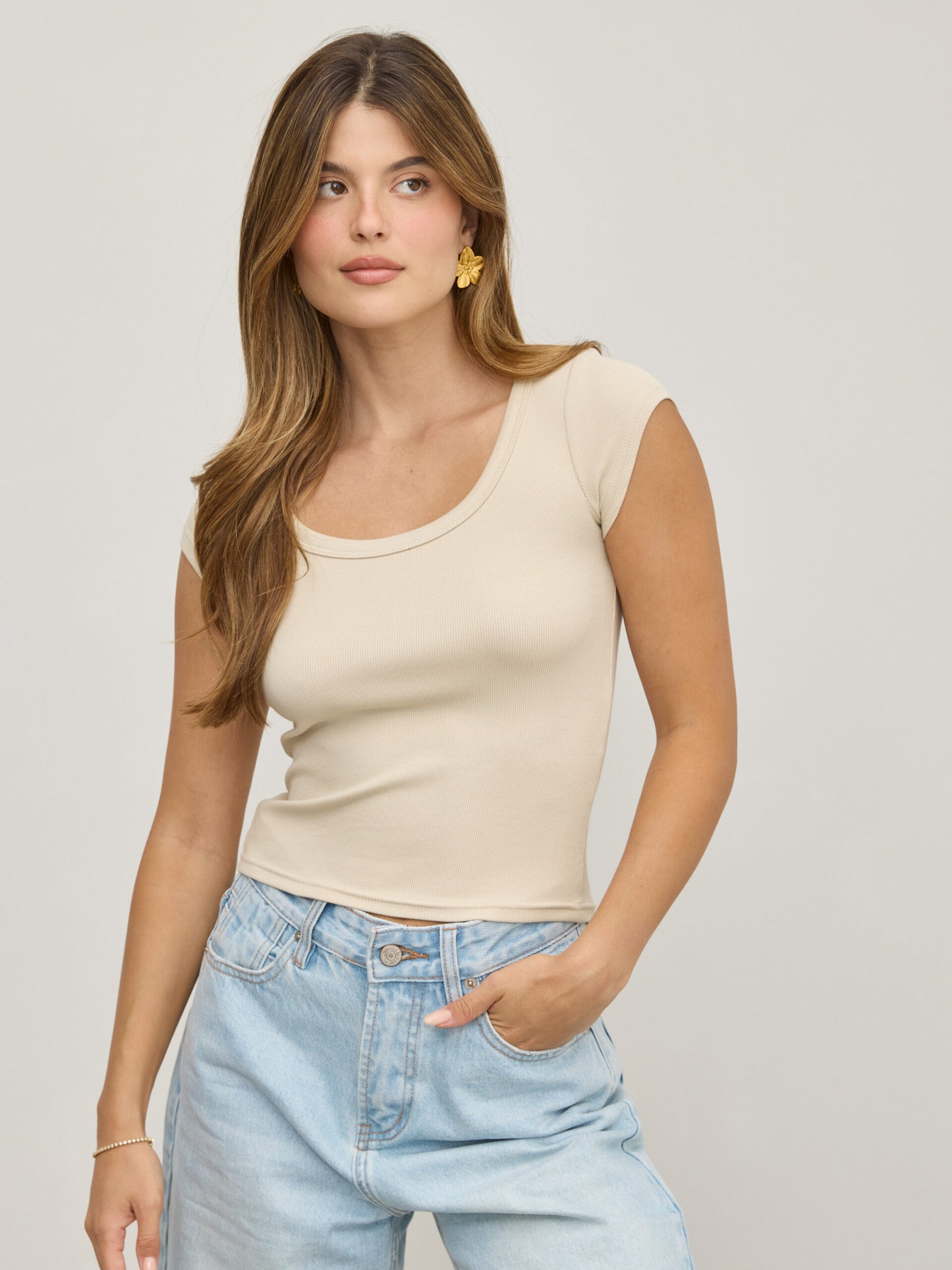 טישירט בייסיק צווארון עגול אליאנה | בז'