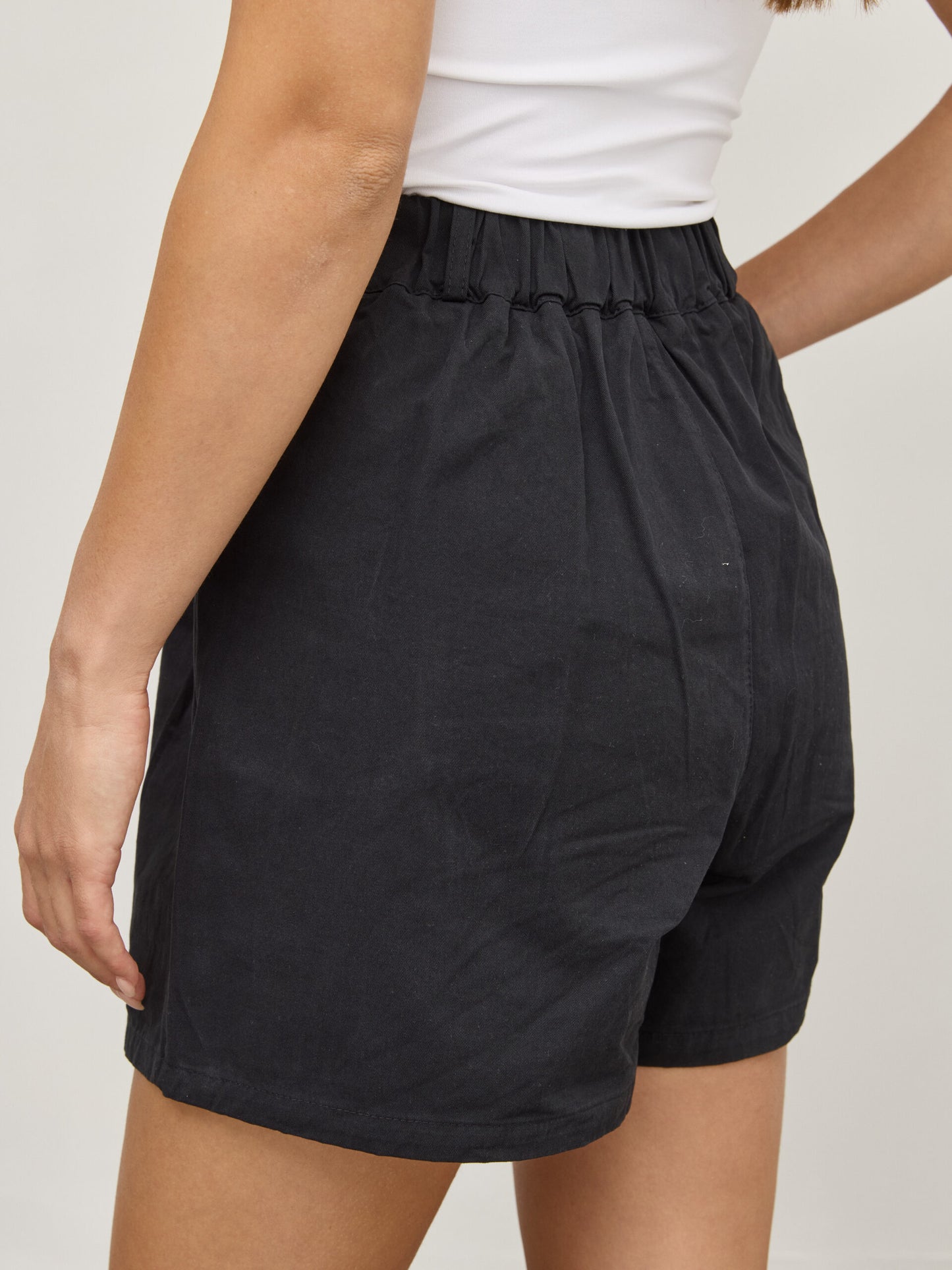 מכנסיים קצרים מחוייטים פרנקו | שחור