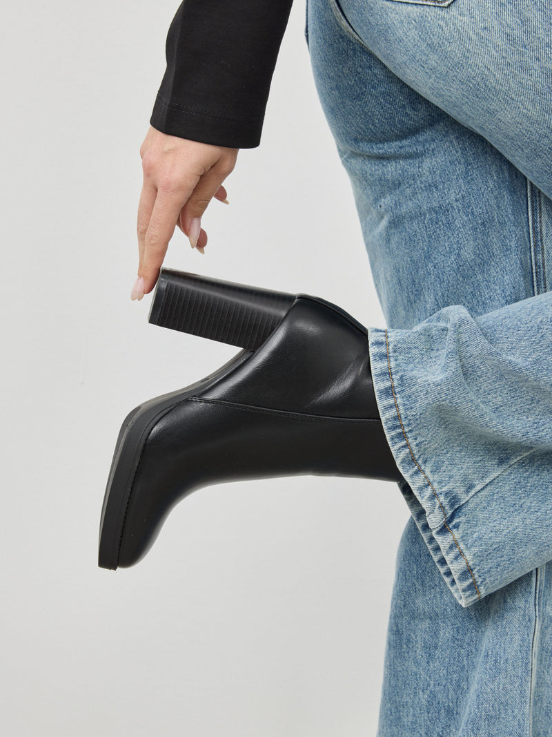 מגפוני עקב קיארה | שחור