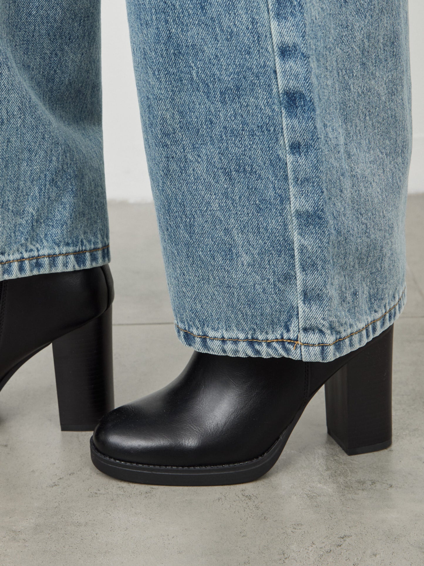 מגפוני עקב קיארה | שחור