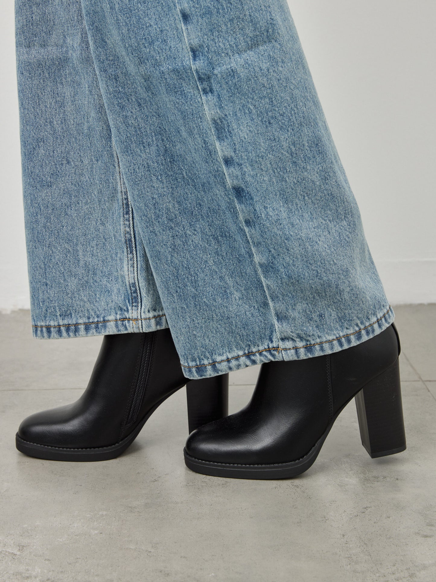 מגפוני עקב קיארה | שחור