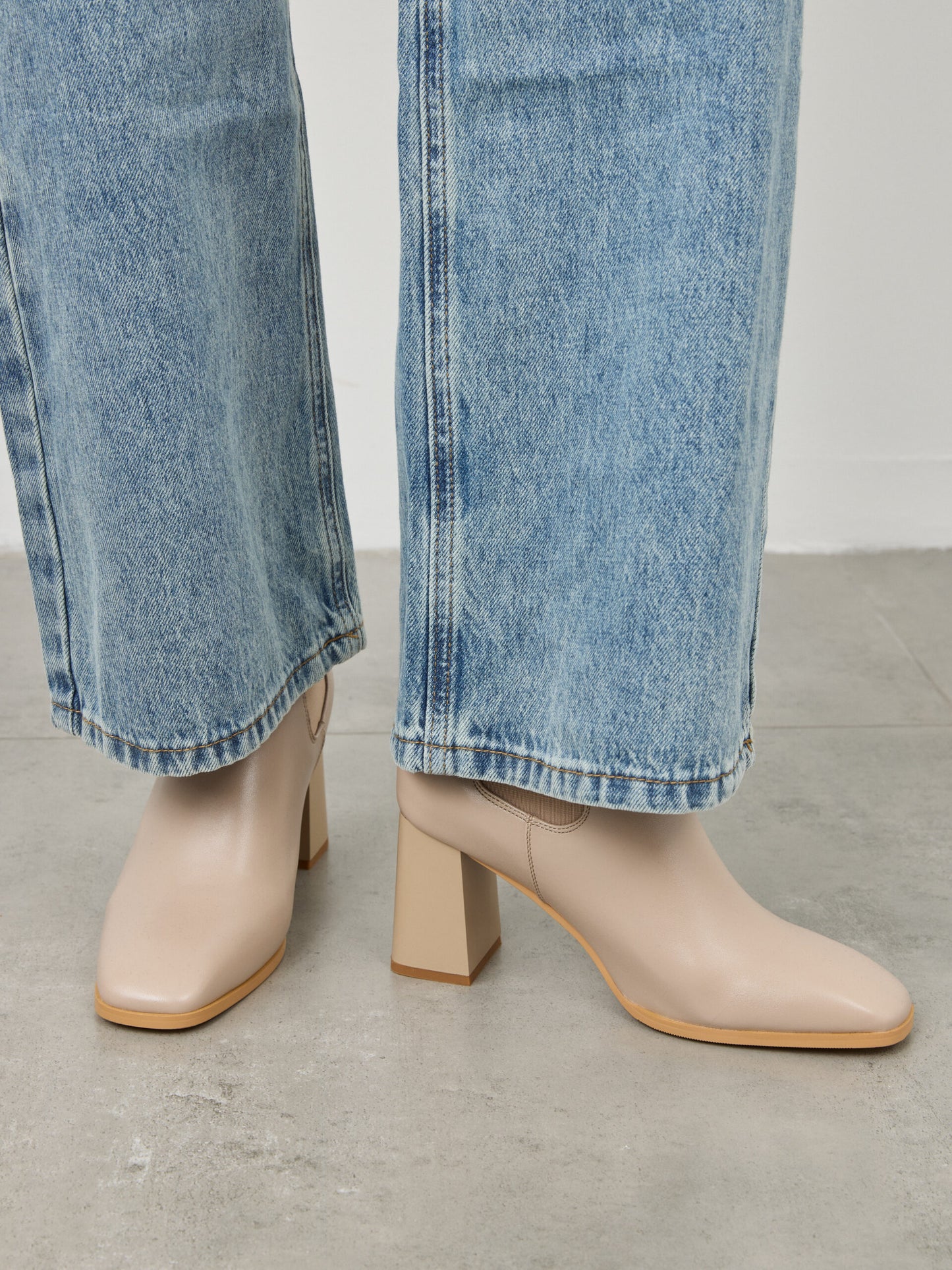 מגפוני עקב  אמפרו | בז'