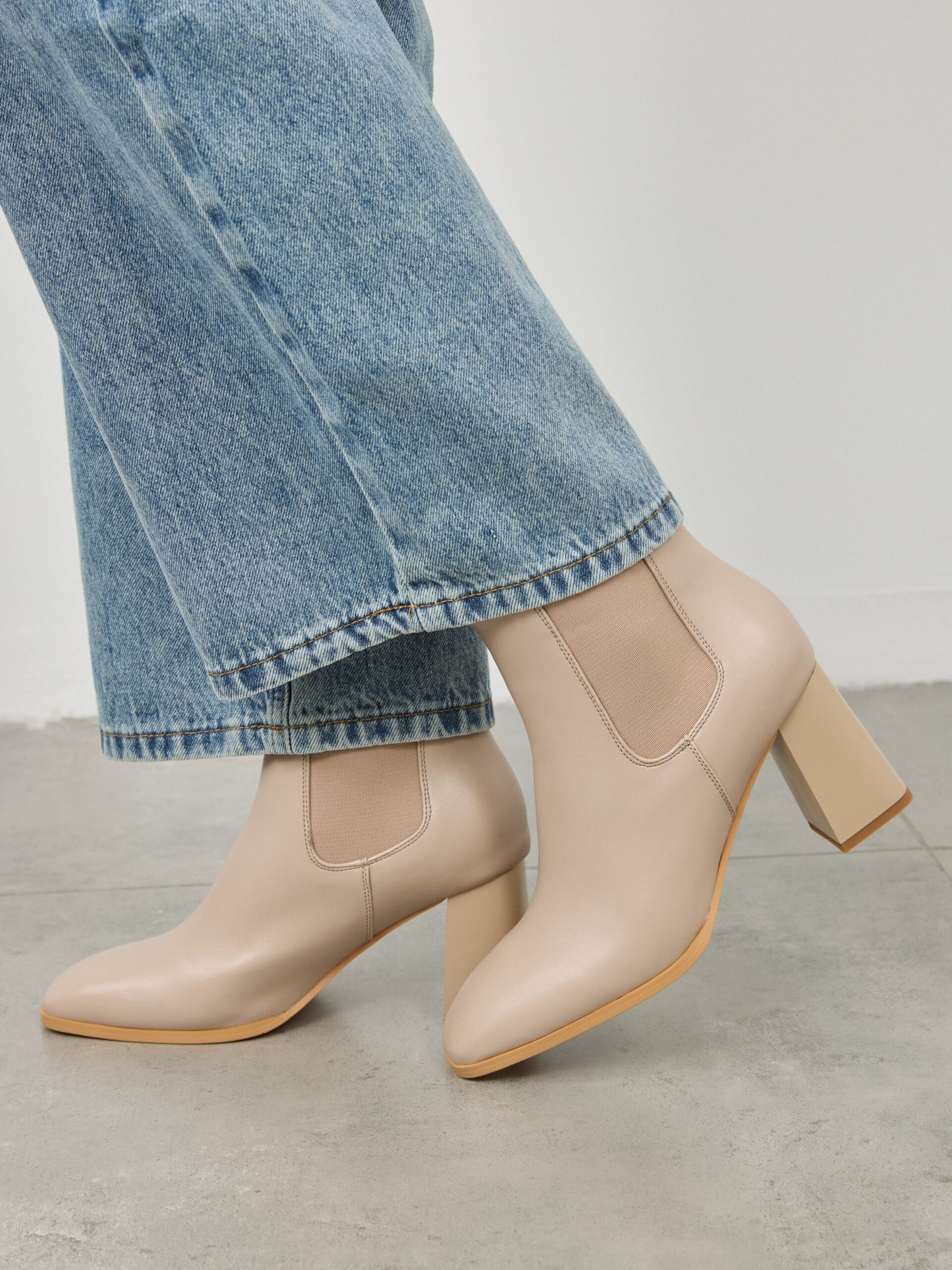 מגפוני עקב  אמפרו | בז'