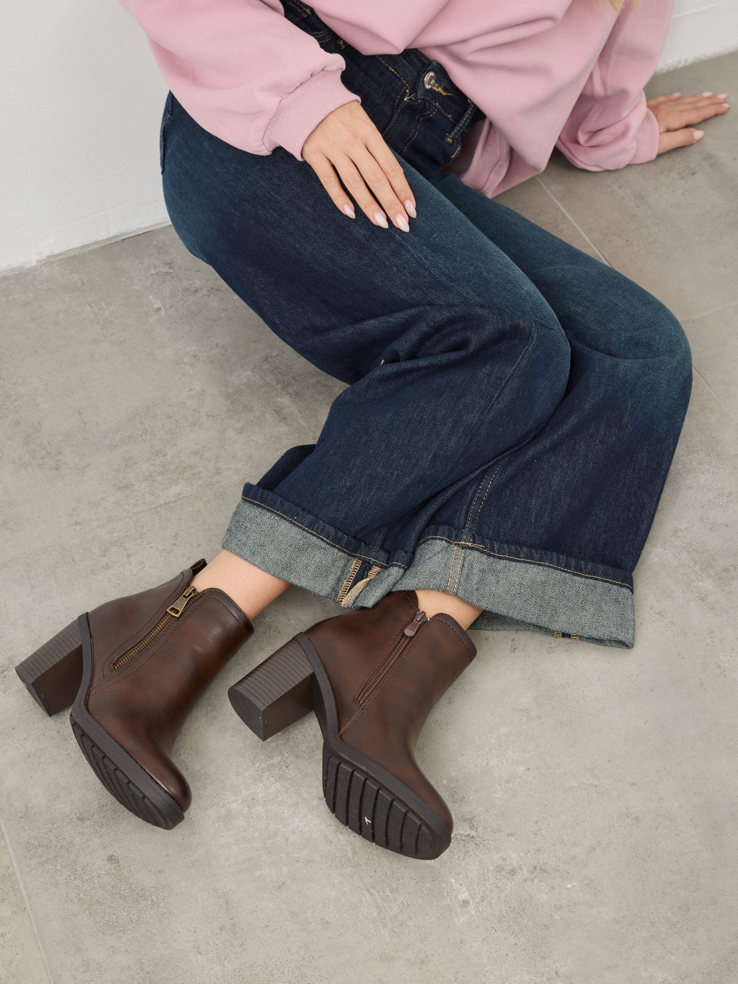 מגפוני סוליית טרקטור עקב הרפר I חום