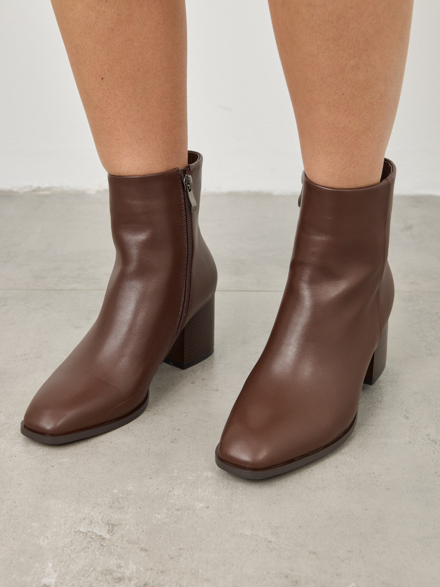 מגפוני עקב סבין | חום