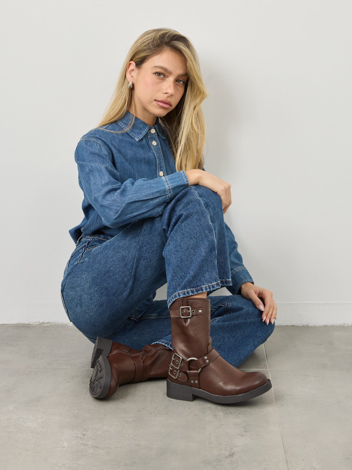 מגפי קולר אבזם בנט | חום