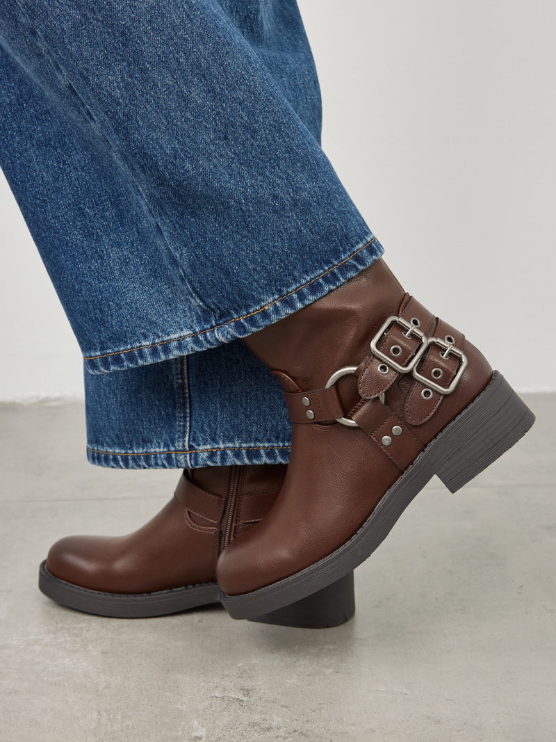 מגפי קולר אבזם בנט | חום