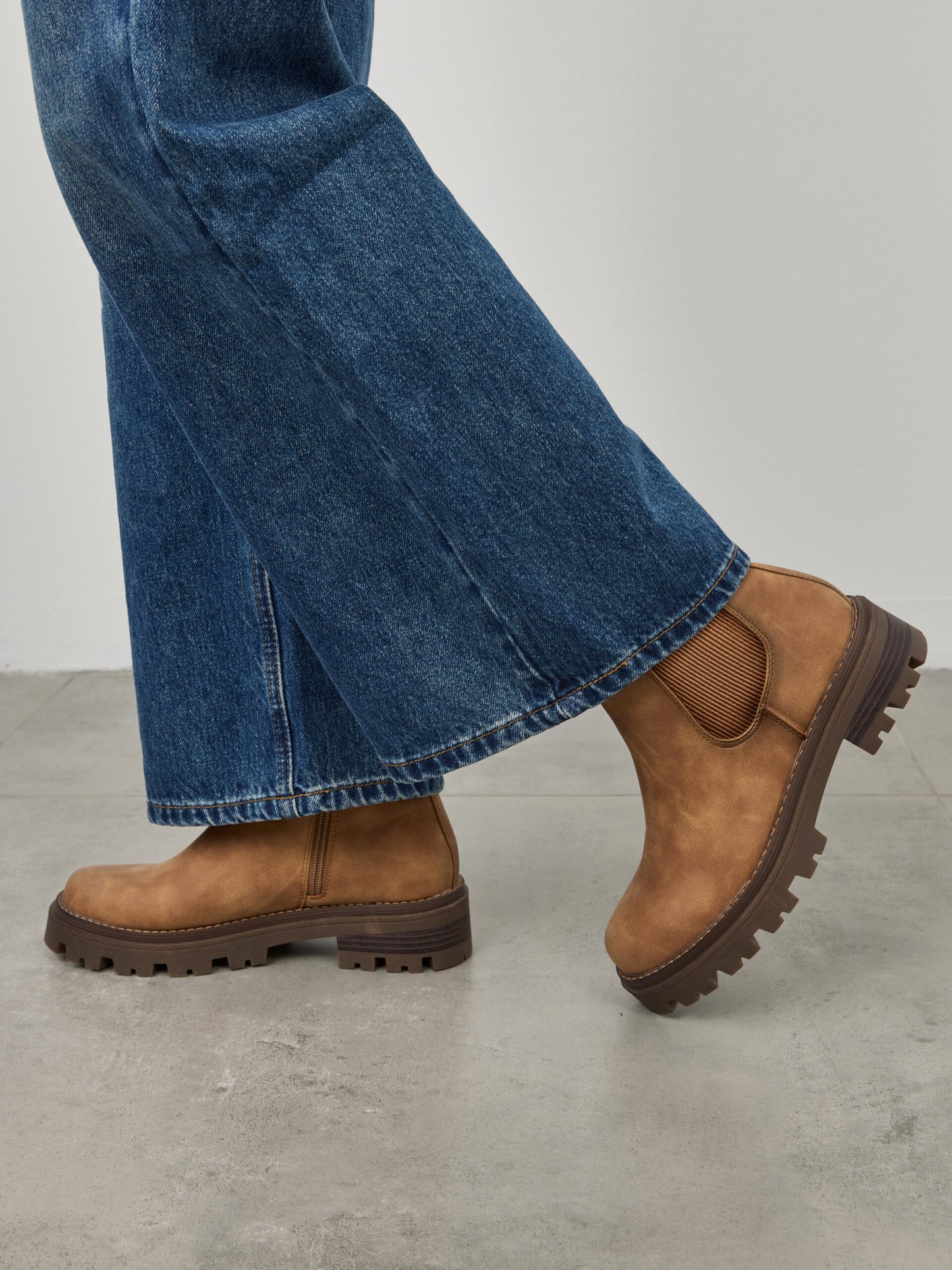 מגפוני סוליית טרקטור מקנזי | קאמל