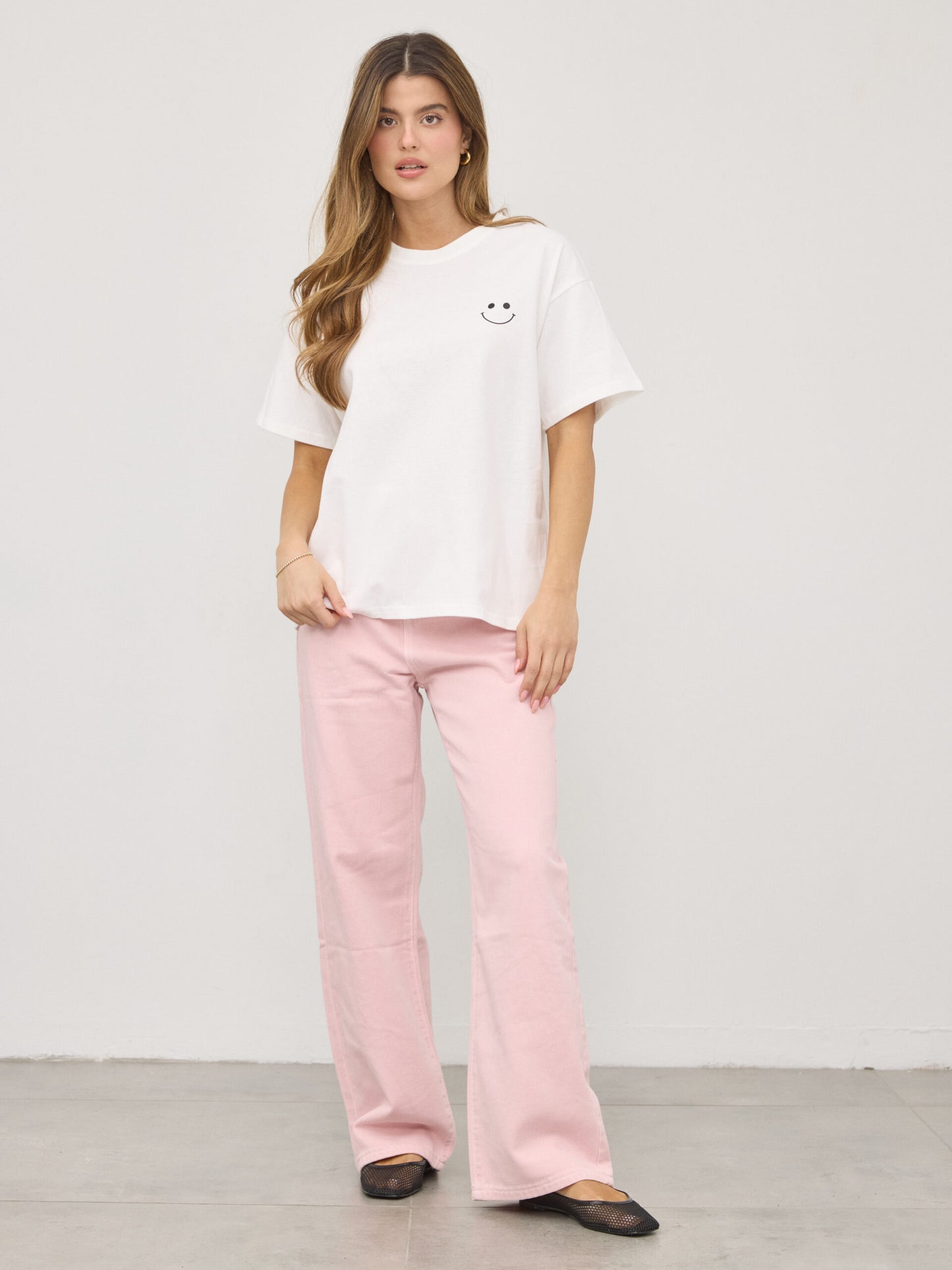 טישירט הדפס סמיילי הוליס | לבן