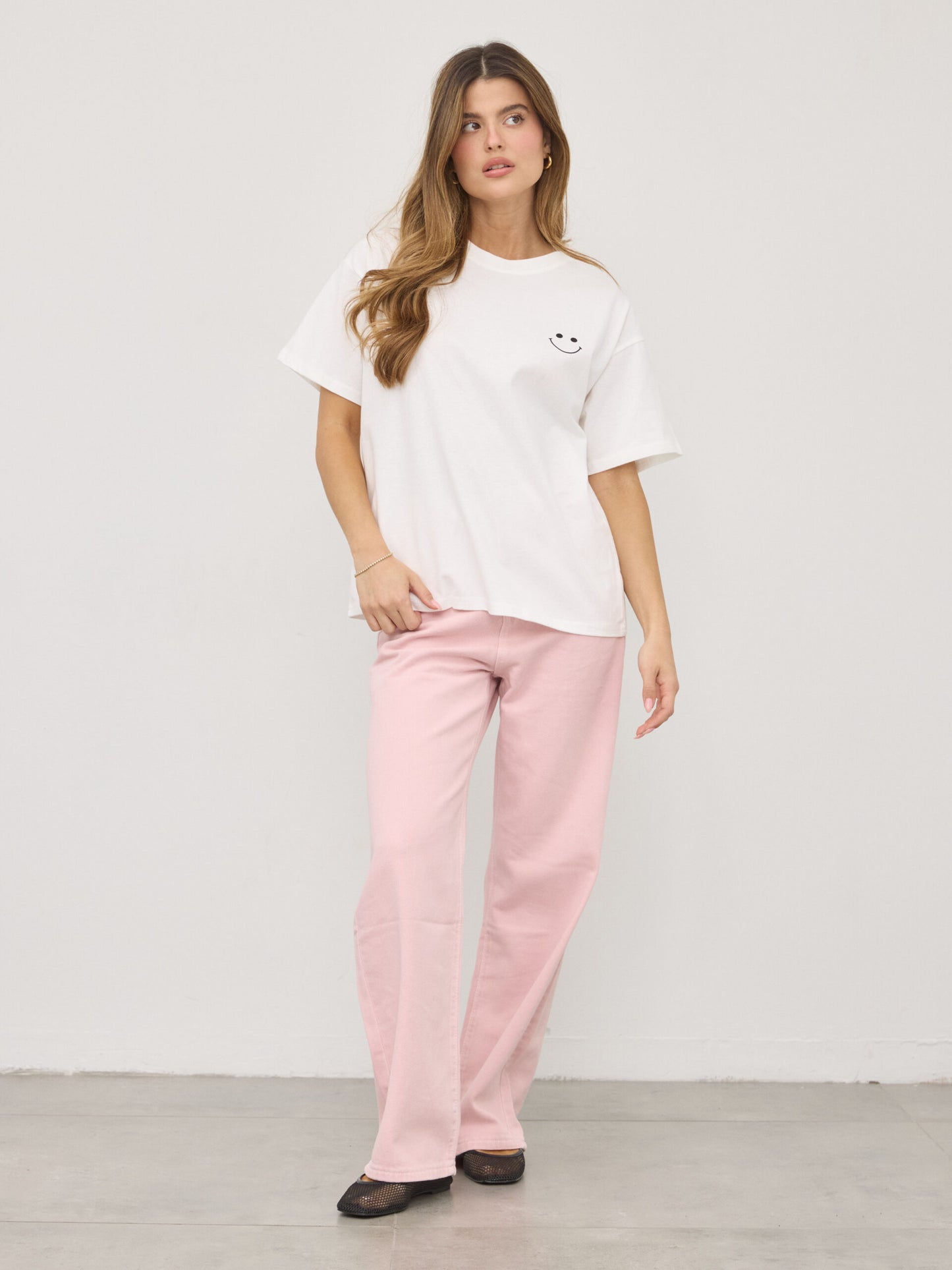 טישירט הדפס סמיילי הוליס | לבן