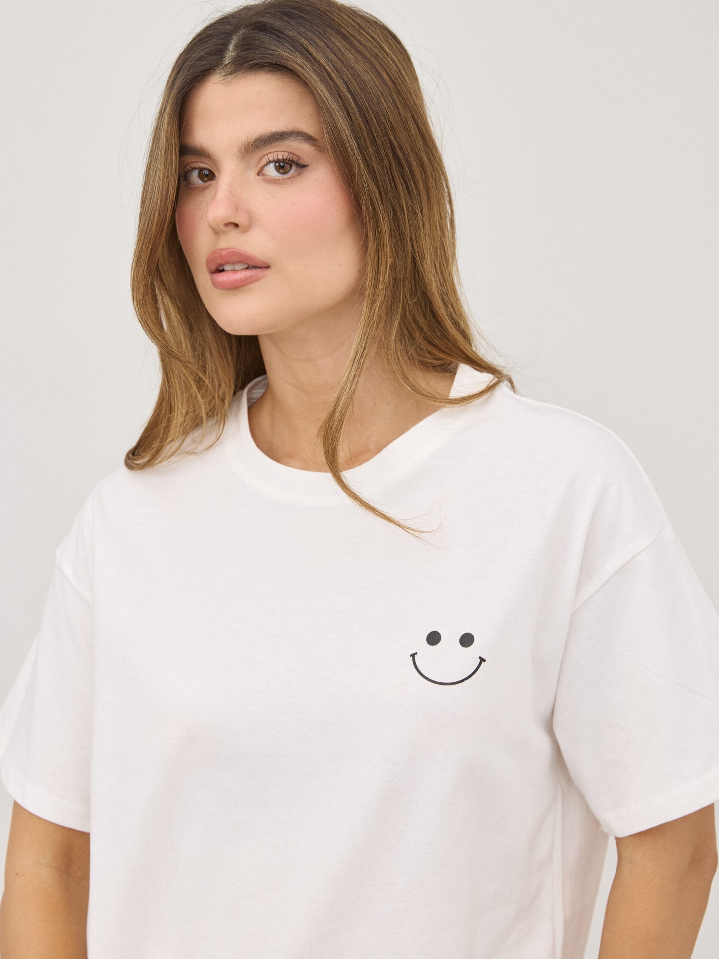 טישירט הדפס סמיילי הוליס | לבן