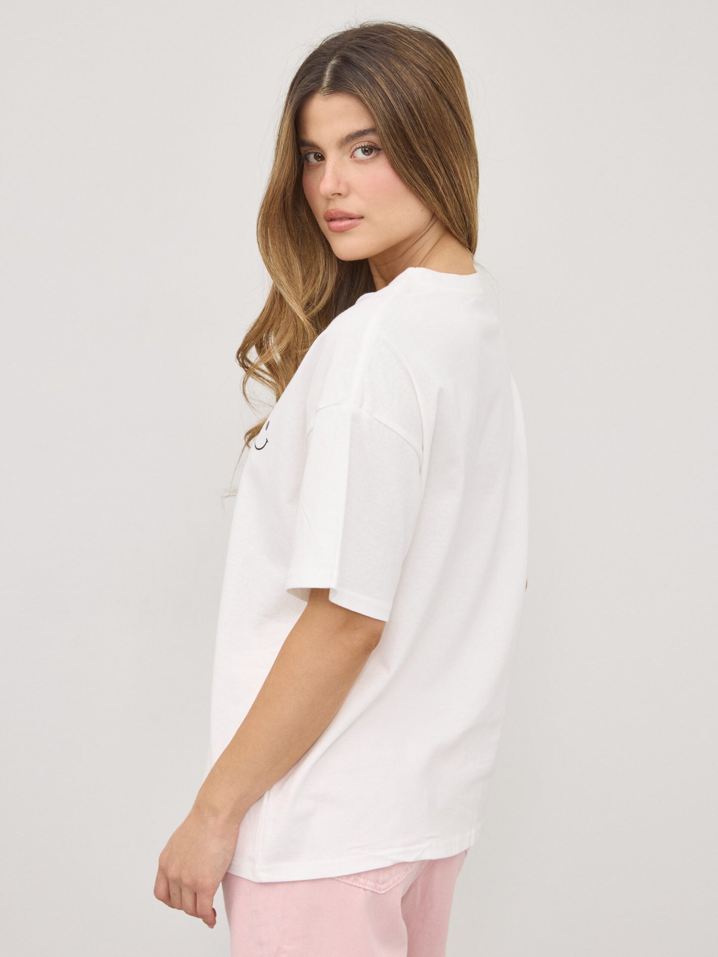 טישירט הדפס סמיילי הוליס | לבן