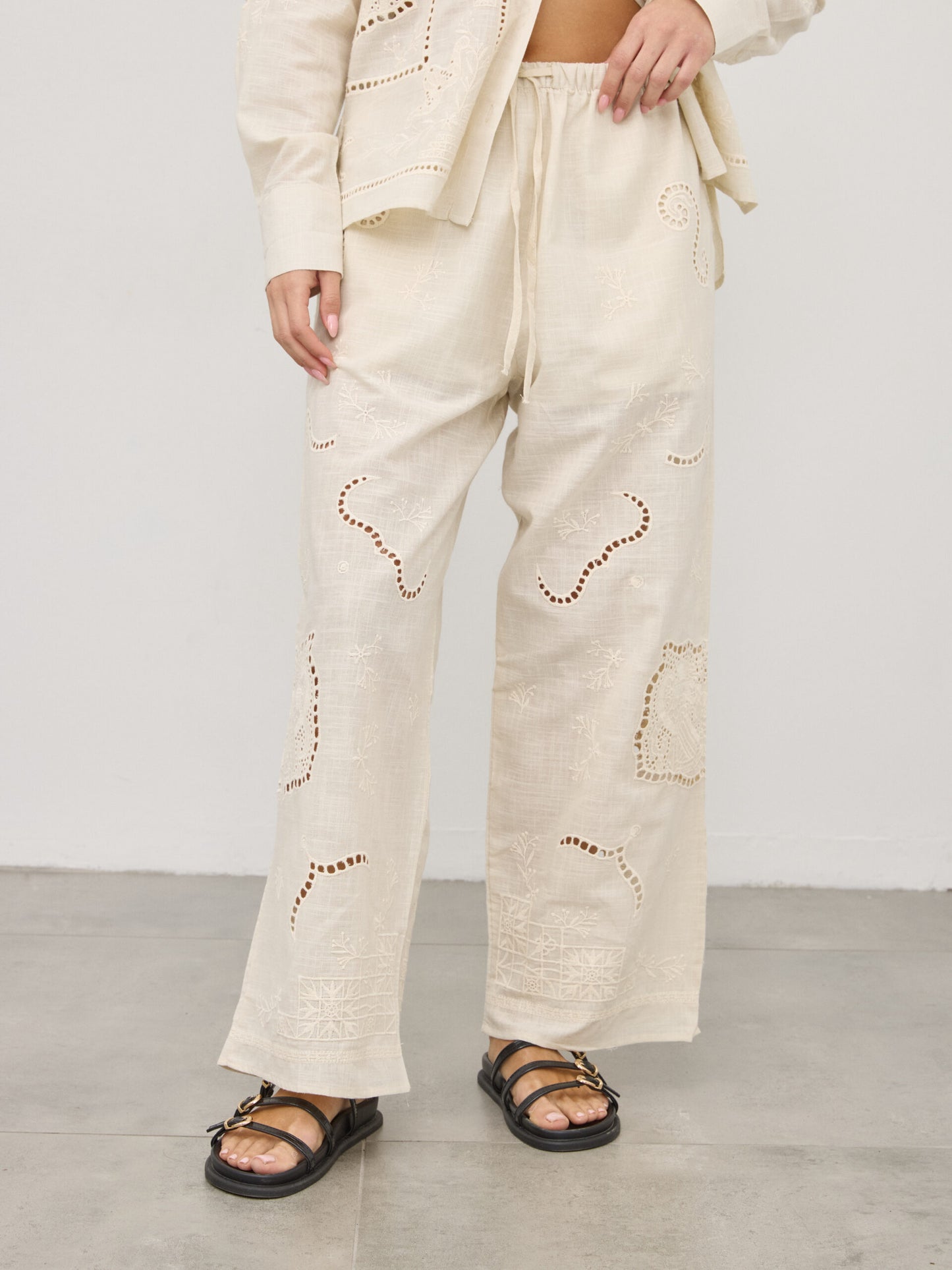 חליפת פשתן רקומה קנדל | שמנת