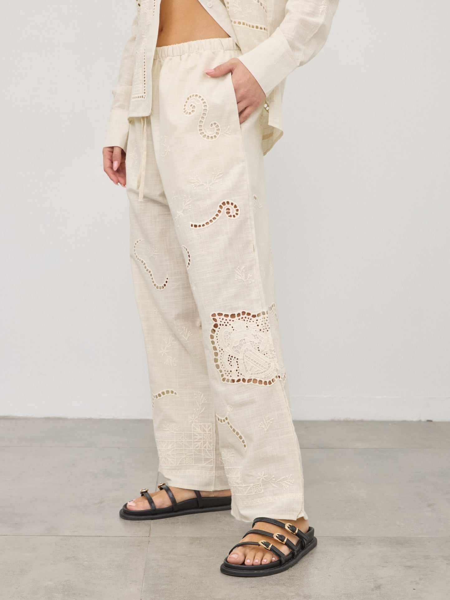 חליפת פשתן רקומה קנדל | שמנת