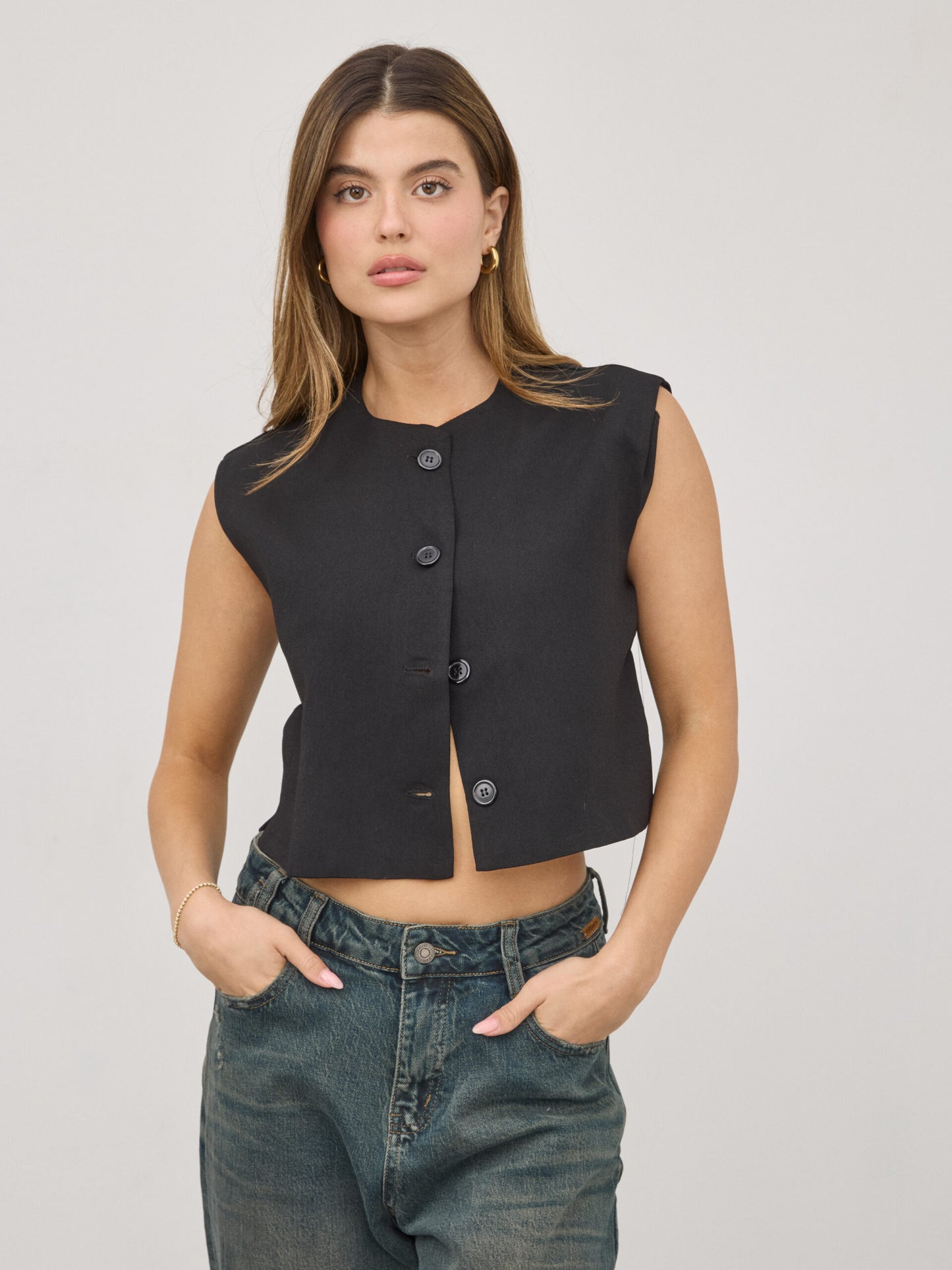 ווסט מחויט מונה | שחור