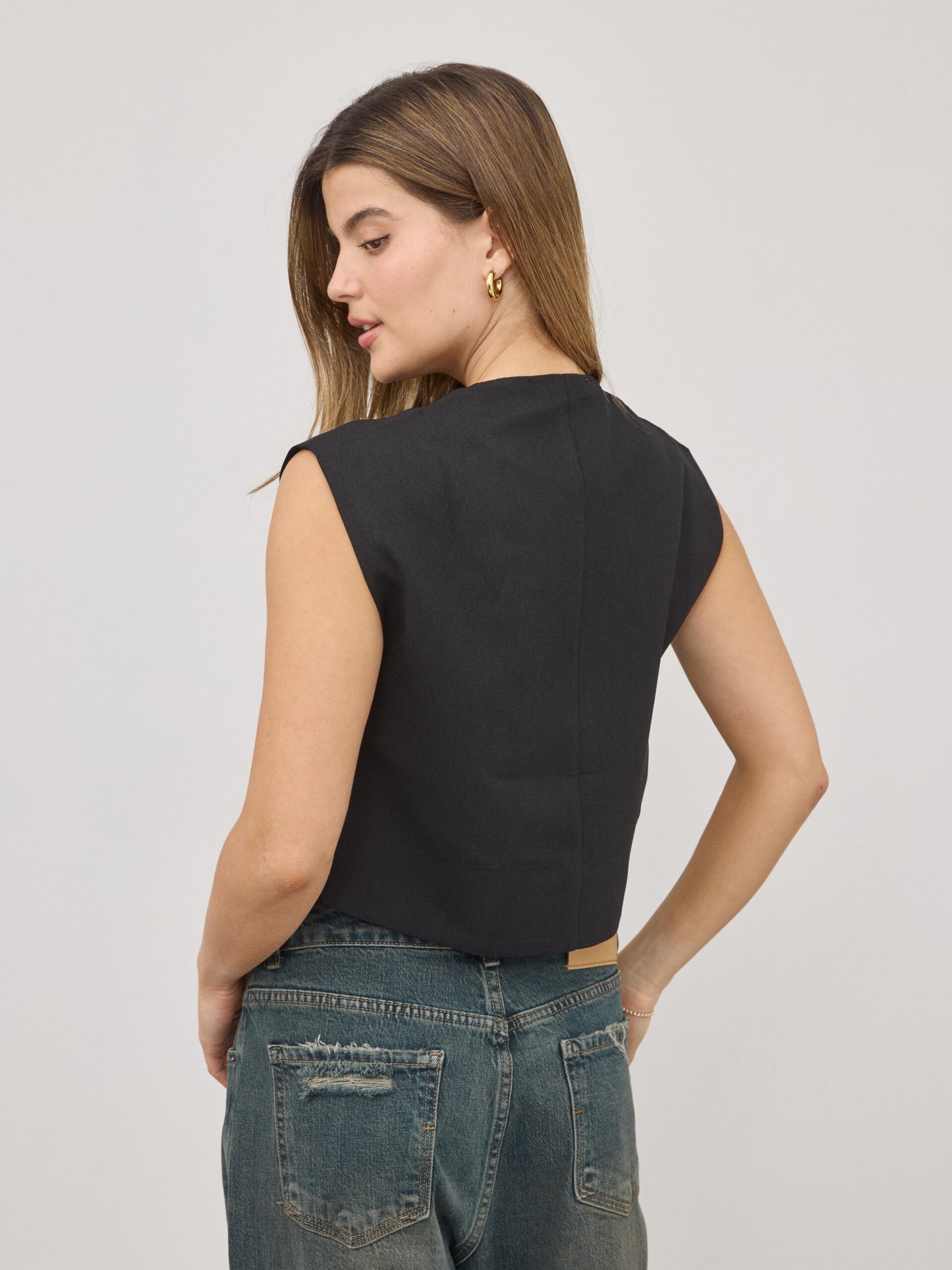 ווסט מחויט מונה | שחור