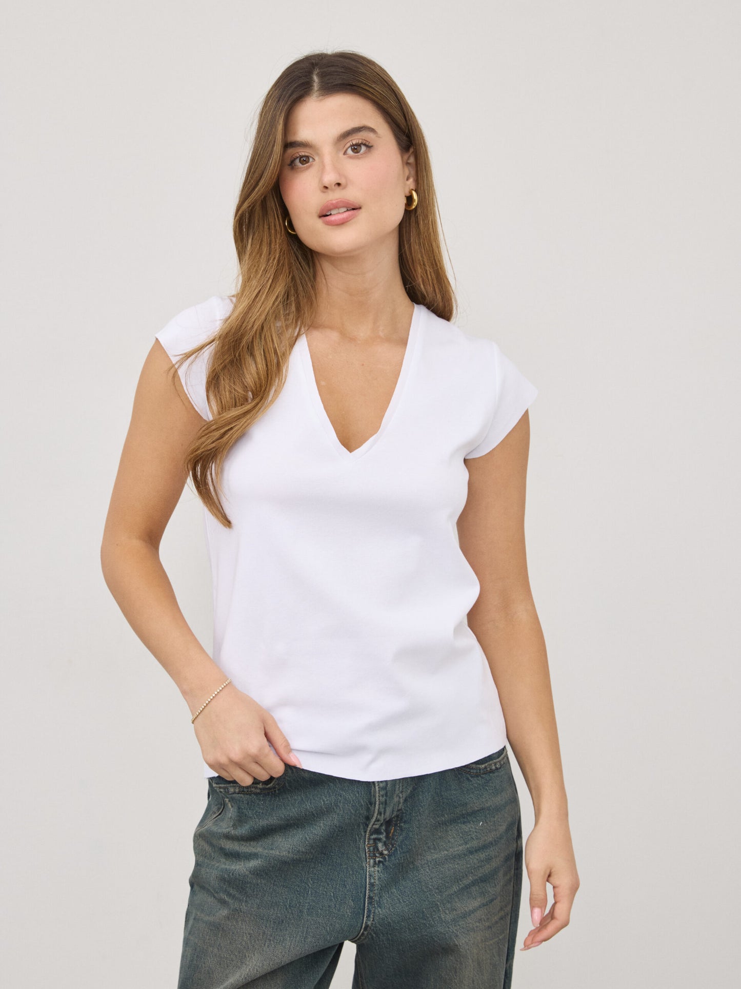 טישירט בייסיק וי פפר | לבן