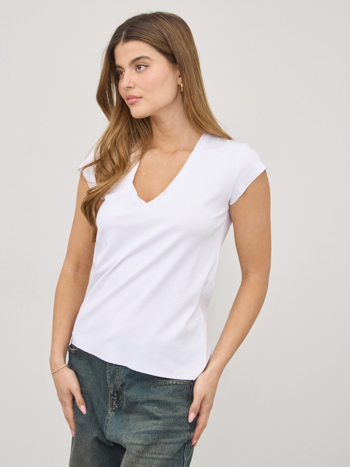 טישירט בייסיק וי פפר | לבן