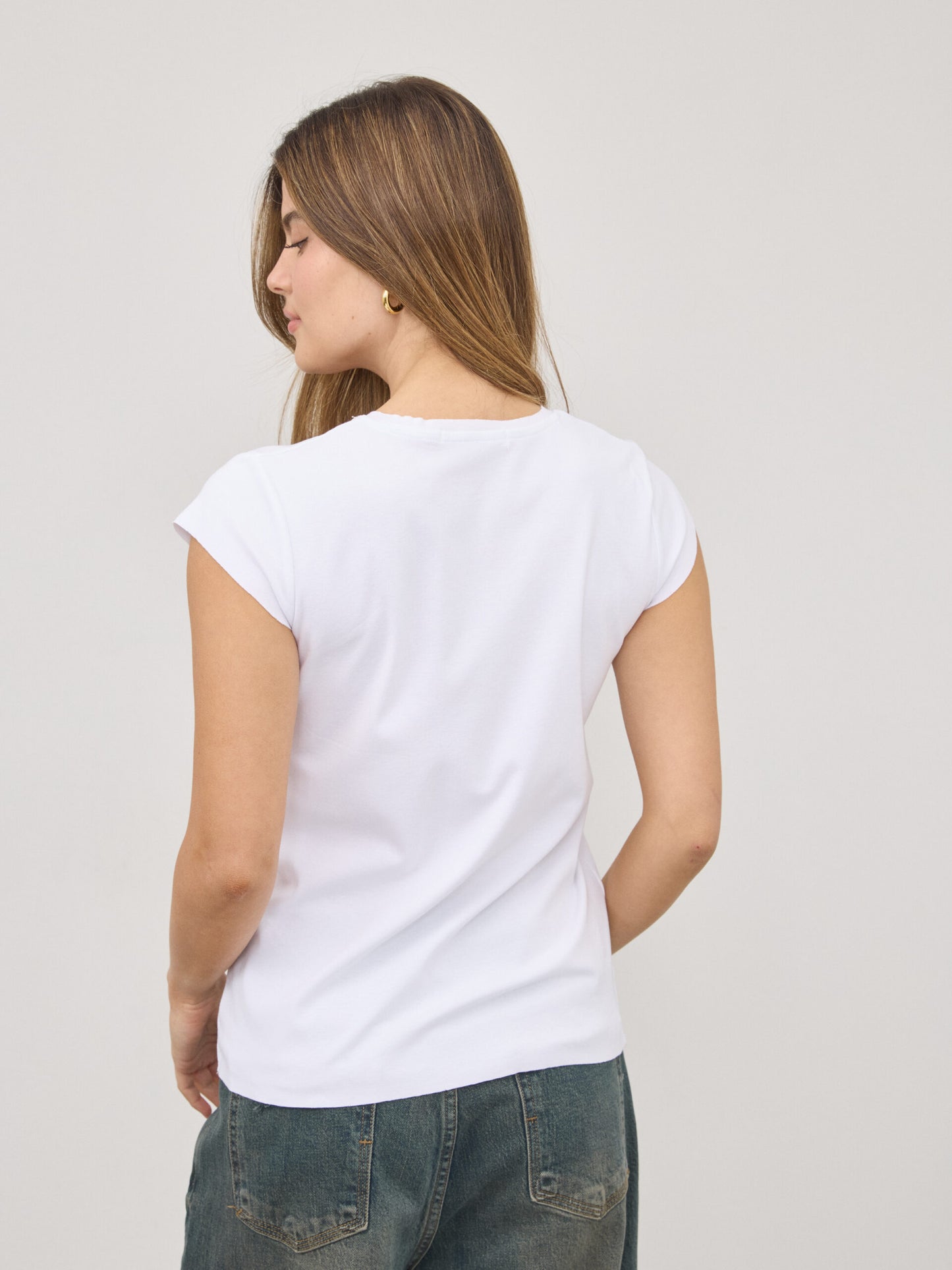 טישירט בייסיק וי פפר | לבן