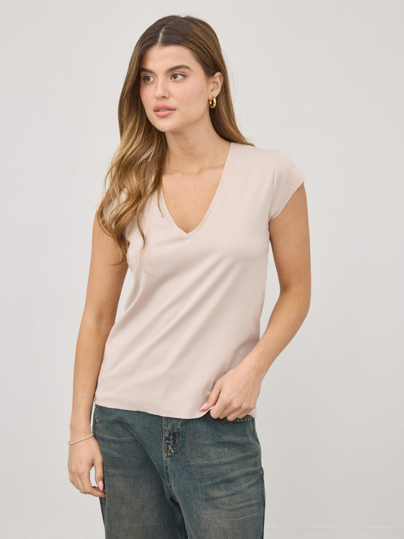 טישירט בייסיק וי פפר | בז'